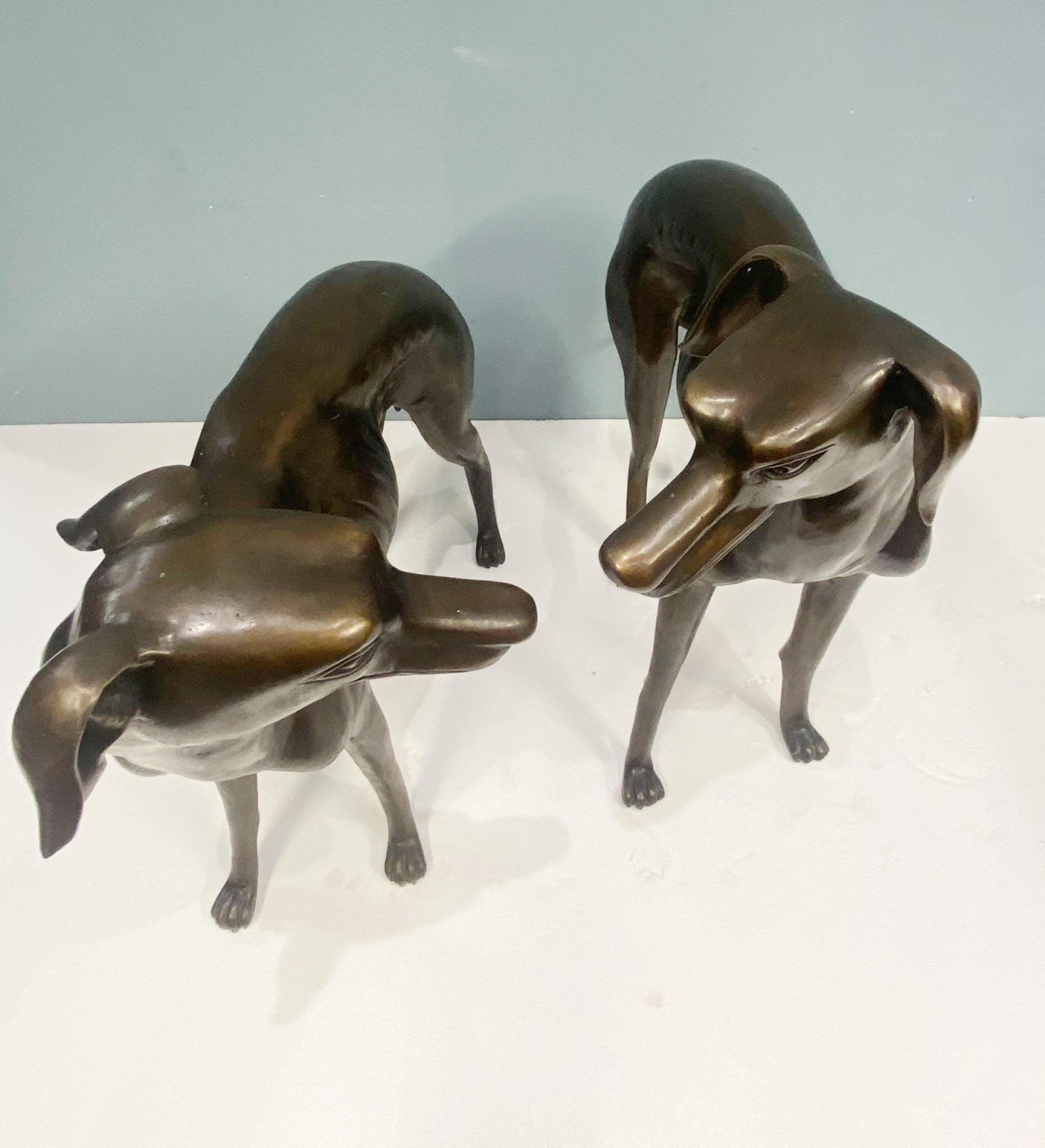 Paire de chiens lévriers en bronze Sculpture Art Déco Whippet Canine en vente 5