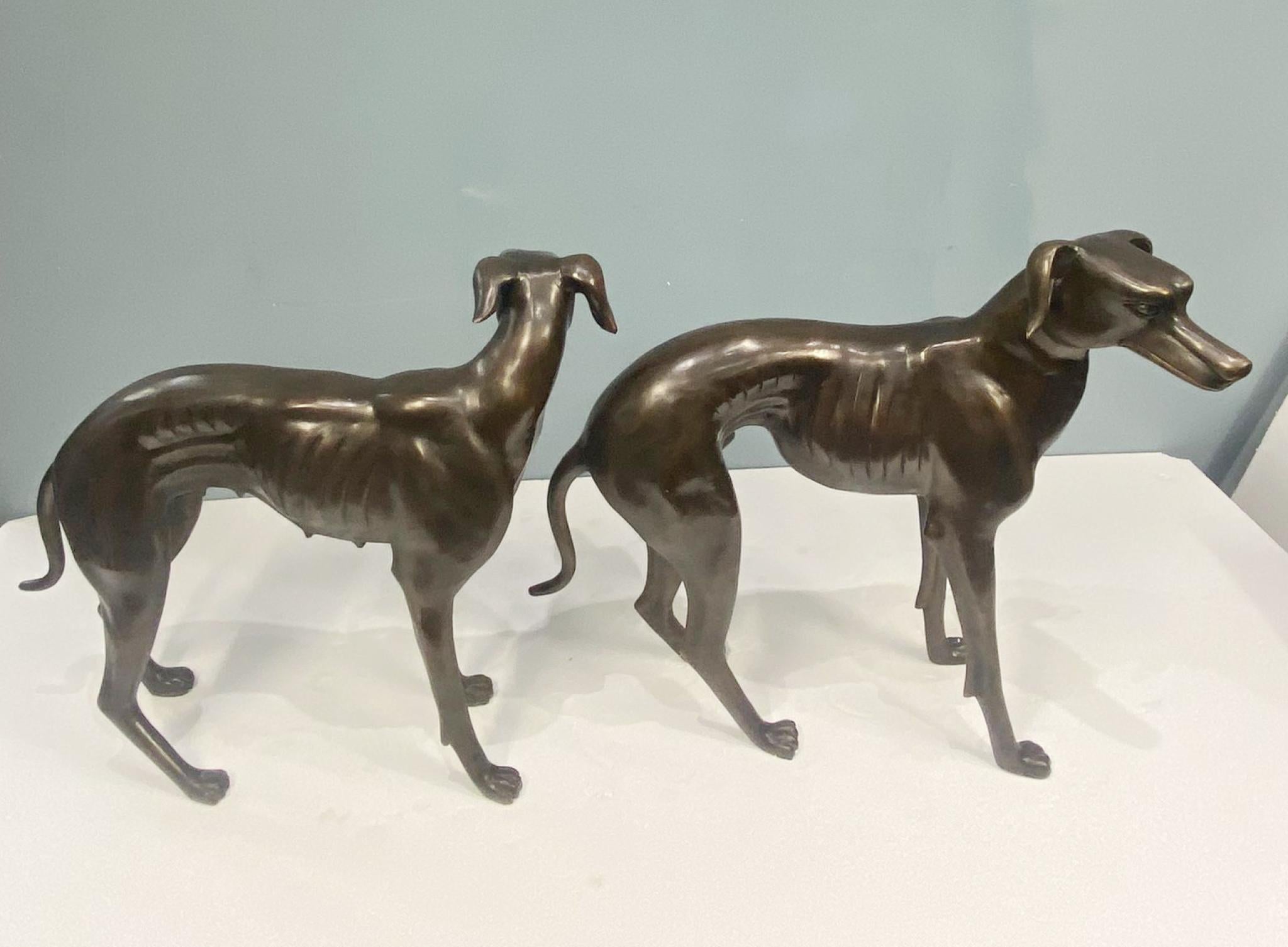 Paire de chiens lévriers en bronze Sculpture Art Déco Whippet Canine en vente 4