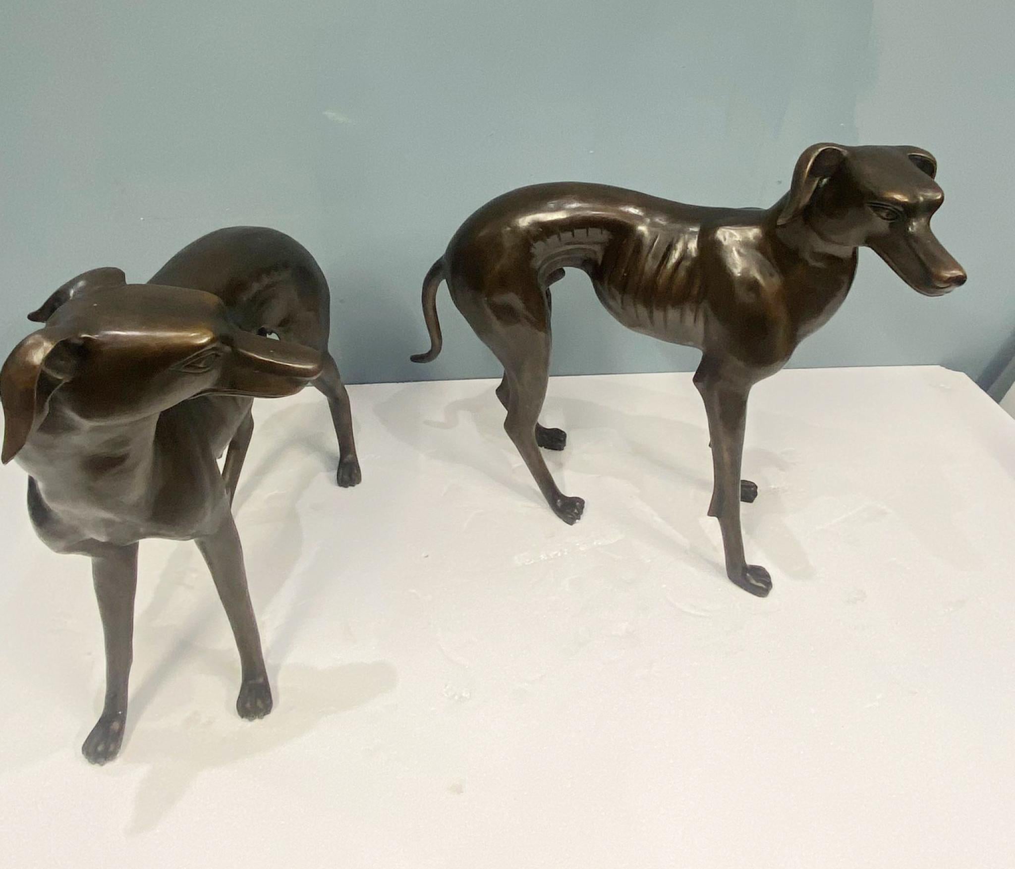 Paire de chiens lévriers en bronze Sculpture Art Déco Whippet Canine en vente 3