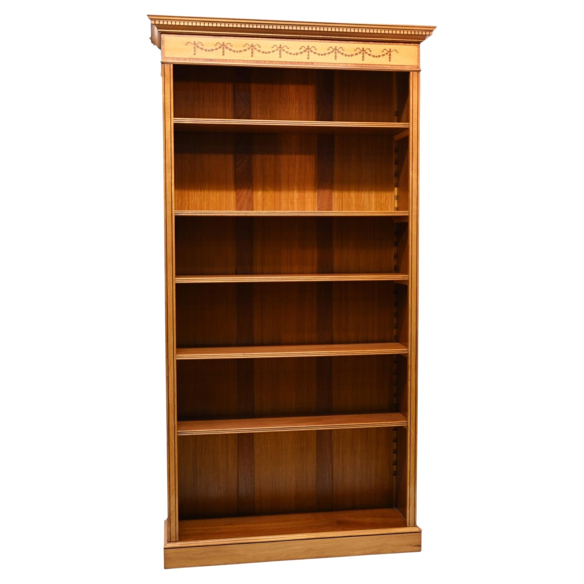 Offenes Regency-Bücherregal - Satinholz Sheraton Bücherregale Bespoke im Angebot