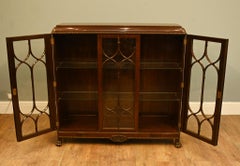 Librería de caoba con puertas acristaladas estilo Chippendale, 1910