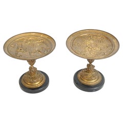 Ein Paar klassische französische Tazzas aus vergoldeter Bronze auf Marmorsockeln, ca. 1880