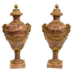 Paire d'urnes en marbre français, cassolettes, vase décoratif de style Empire en forme d'amphore