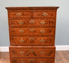 Commode double en noyer de style George II, vers 1740
