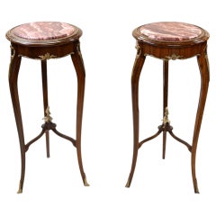 Par de soportes con pedestal de estilo francés con patas tipo «cabriolet» del Imperio