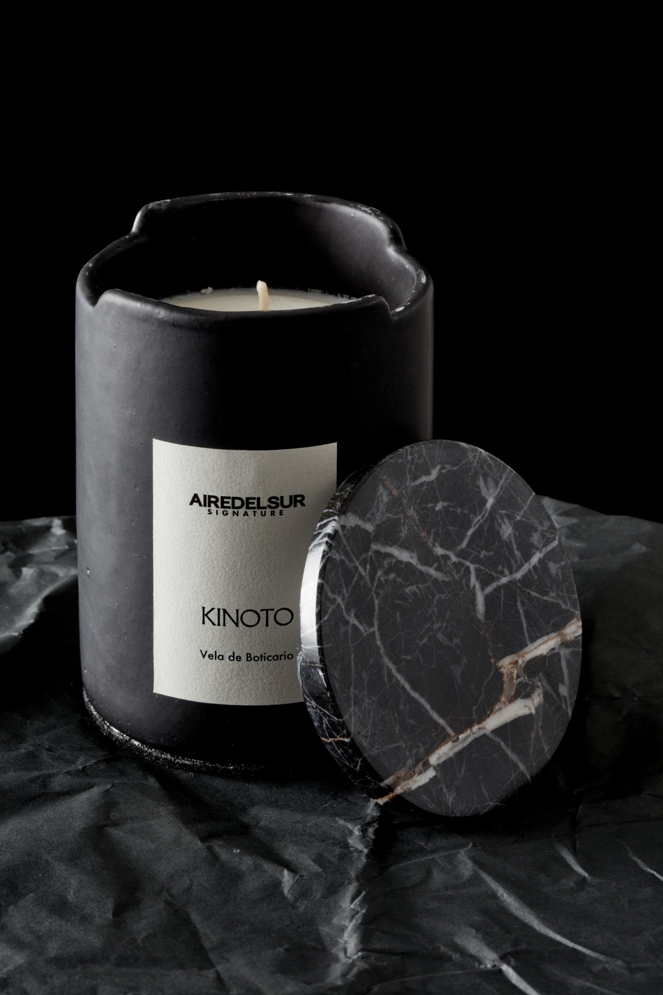 KINOTO Signature Scented Candle, Hand Painted Ceramic & Natural Onyx Stone For Sale