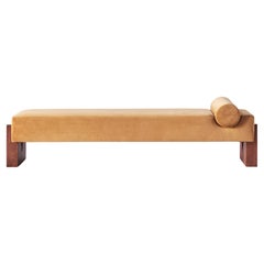 Cama de Día "V" Terciopelo Amarillo y Base de Madera de Haya (Estilo Siglo Medio)