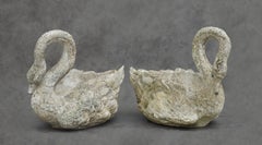 Paire de grandes jardinières françaises en forme de cygne, vers les années 1950