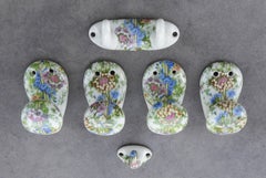 Ganci da parete floreali in porcellana francese, Porcelaine de Paris, metà del secolo scorso