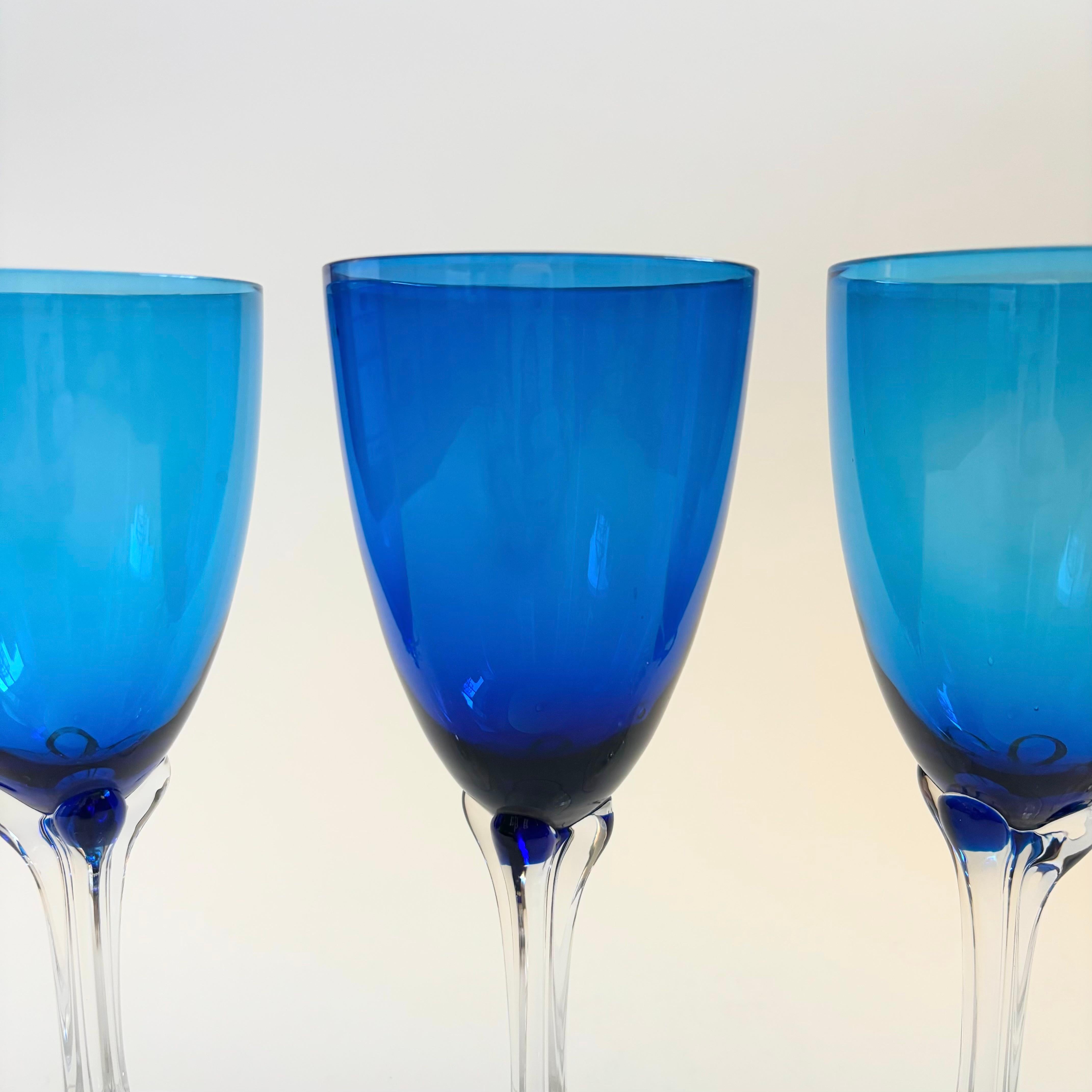 Weingläser aus geblasenem blauem Glas - 4er-Set (20. Jahrhundert) im Angebot