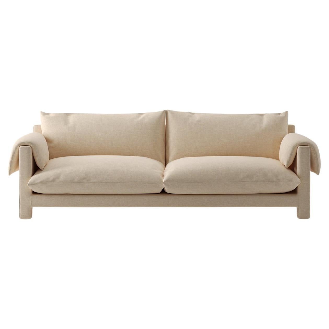 Divano La Plume realizzato a mano e rivestito in pelle scamosciata Dedar Bel