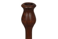Paire de bougeoirs en noyer de style « Mid-Century Modern »