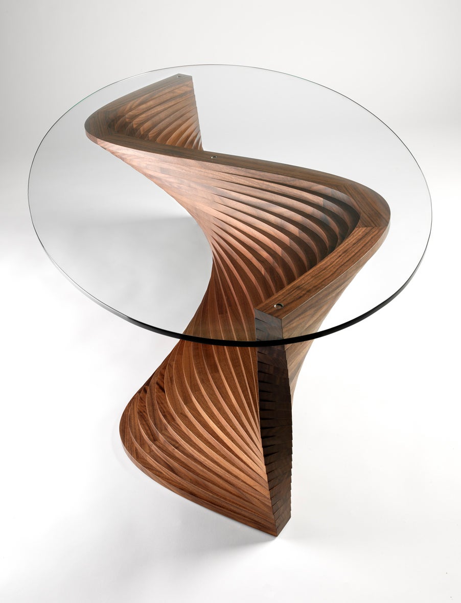 Table basse sculpturale contemporaine en bois de noyer Sidewinder I de David Tragen en vente