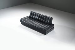 Stunning & Rare DS-85 sofa / daybed in original black leather by De Sede Swiss
