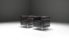 Stunning set of LC2 armchairs in brown leather by Le Corbusier for Cassina.