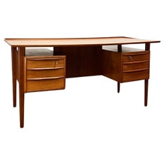 Scrivania in teak di metà secolo, design danese di Peter Løvig Nielsen, Danimarca, anni '70