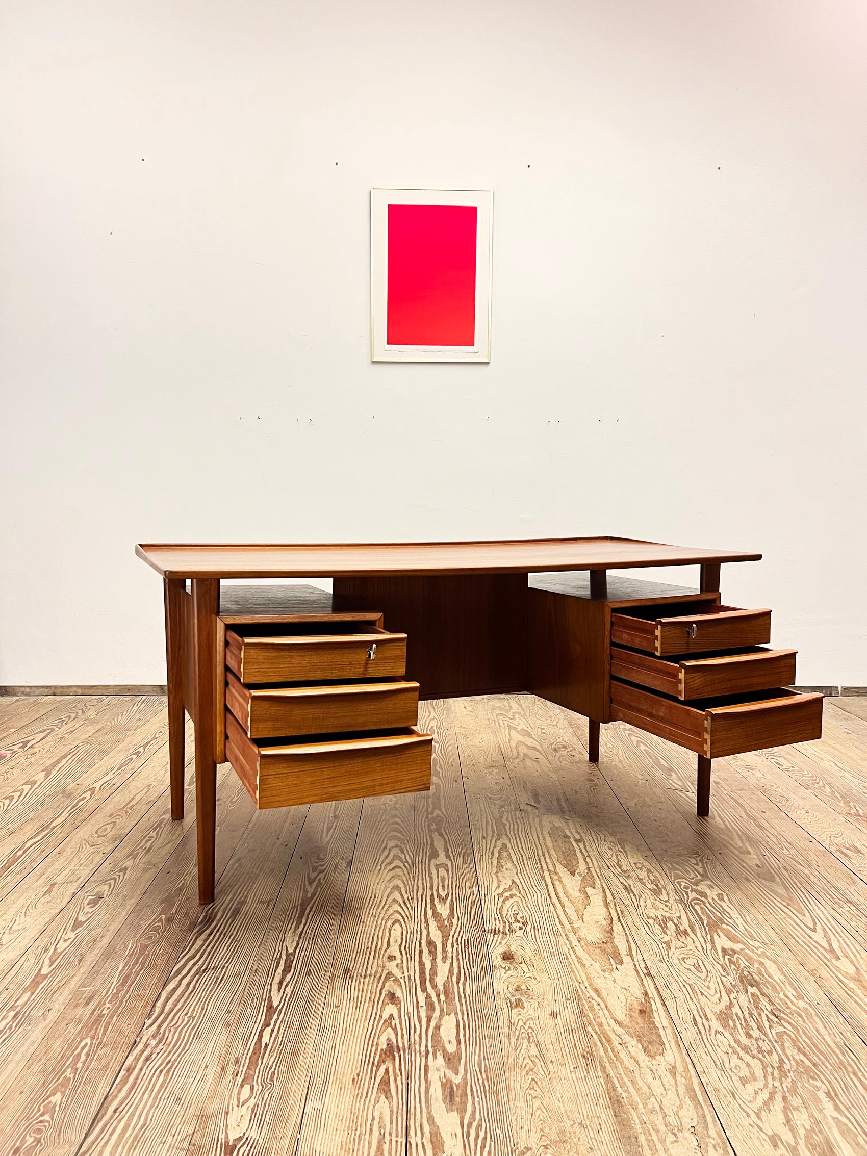 Mid-Century moderno Scrivania in teak di metà secolo, design danese di Peter Løvig Nielsen, Danimarca, anni '70 in vendita