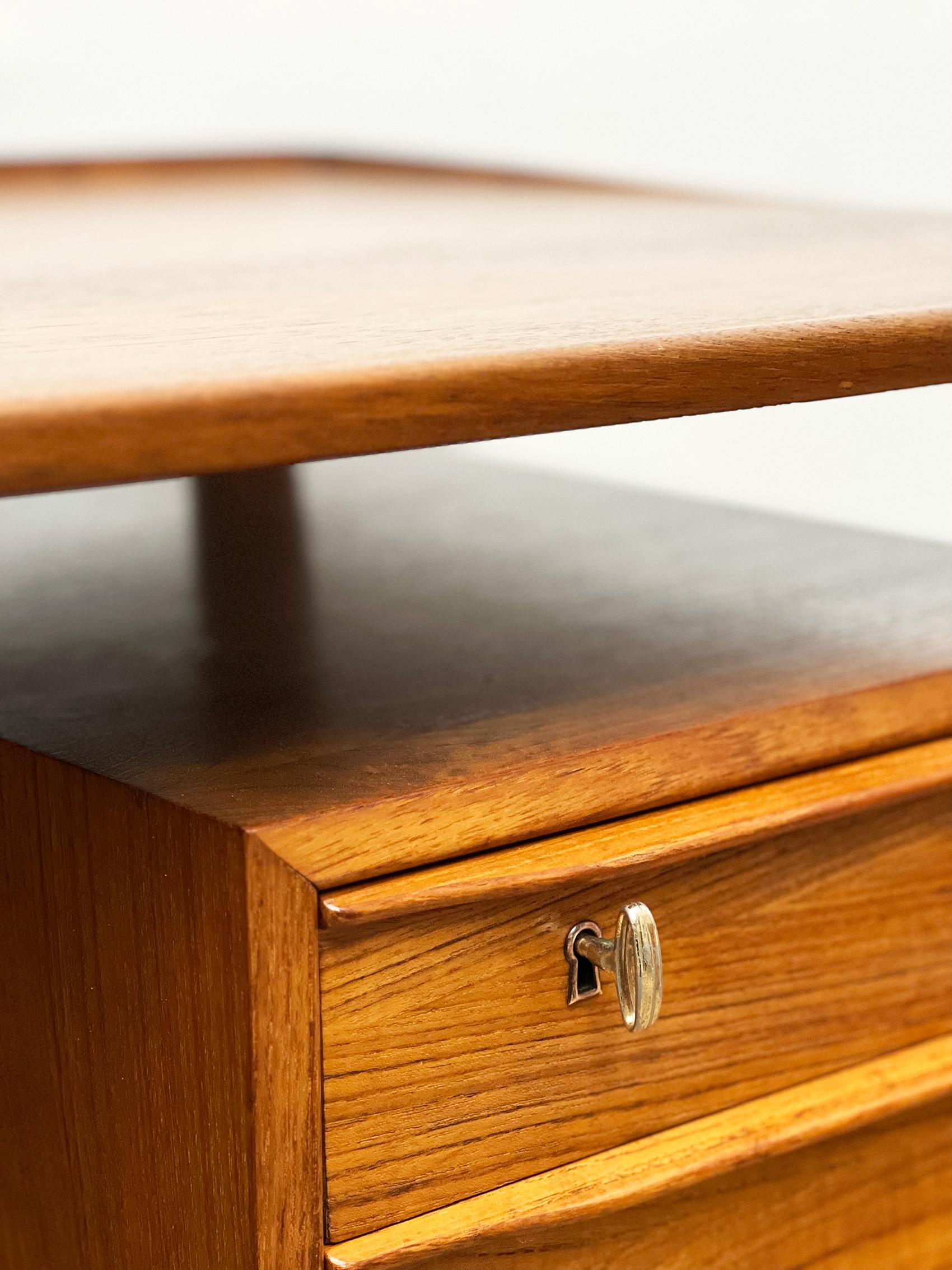 Scrivania in teak di metà secolo, design danese di Peter Løvig Nielsen, Danimarca, anni '70 in vendita 7