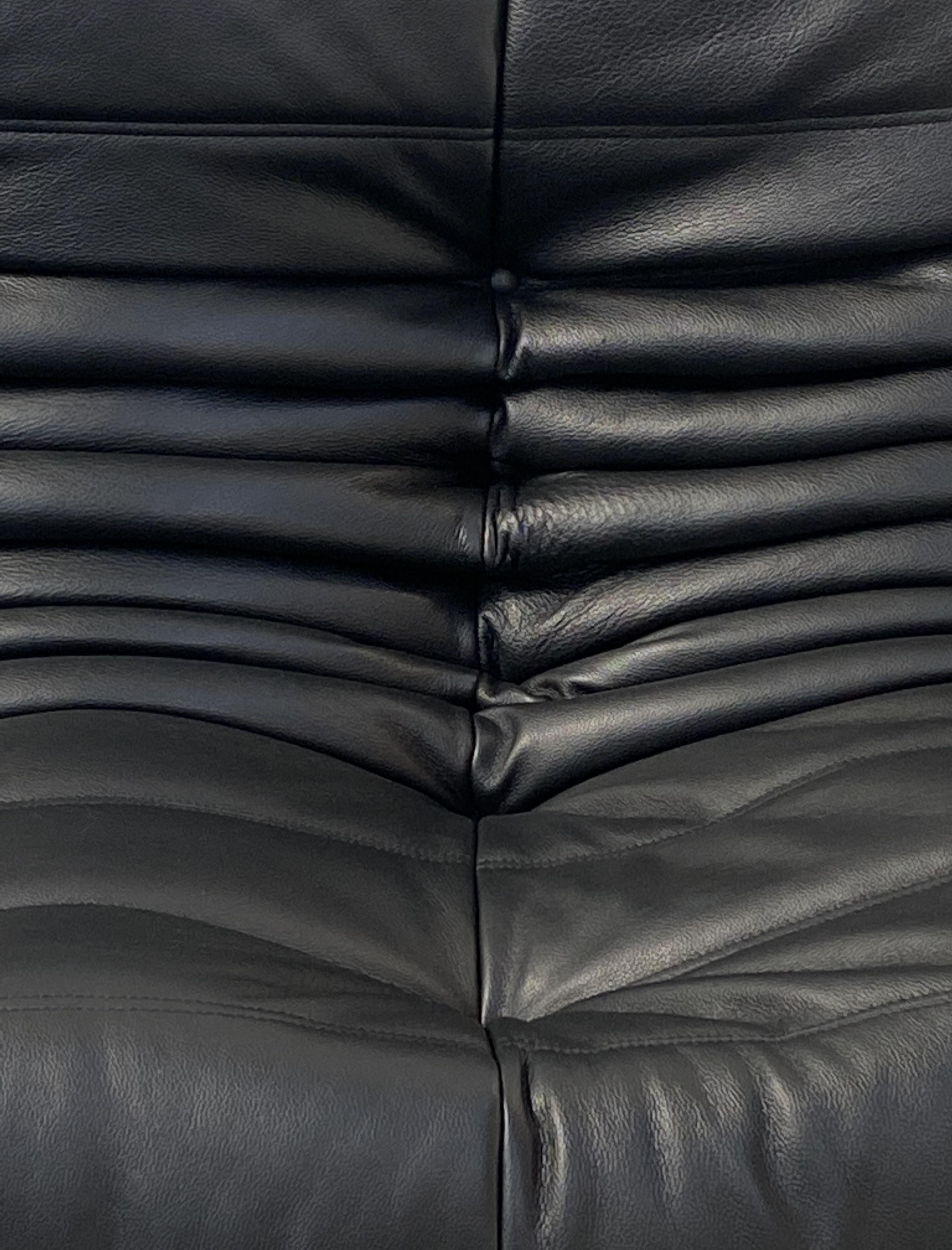 Französisch Schwarzes Leder Togo Wohnzimmerset  von Michel Ducaroy für Ligne Roset. (Moderne der Mitte des Jahrhunderts)