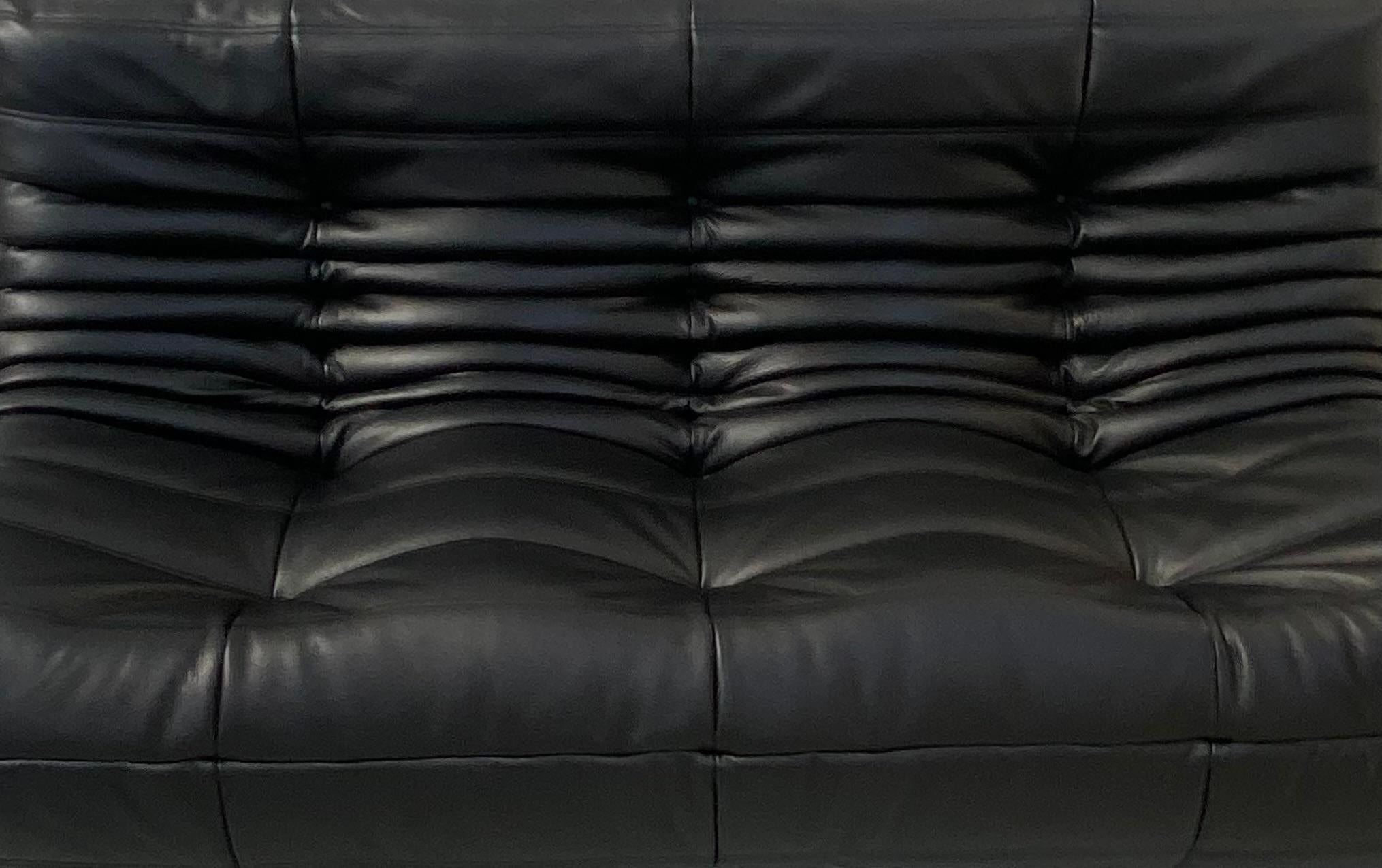 Französisch Schwarzes Leder Togo Wohnzimmerset  von Michel Ducaroy für Ligne Roset. 2