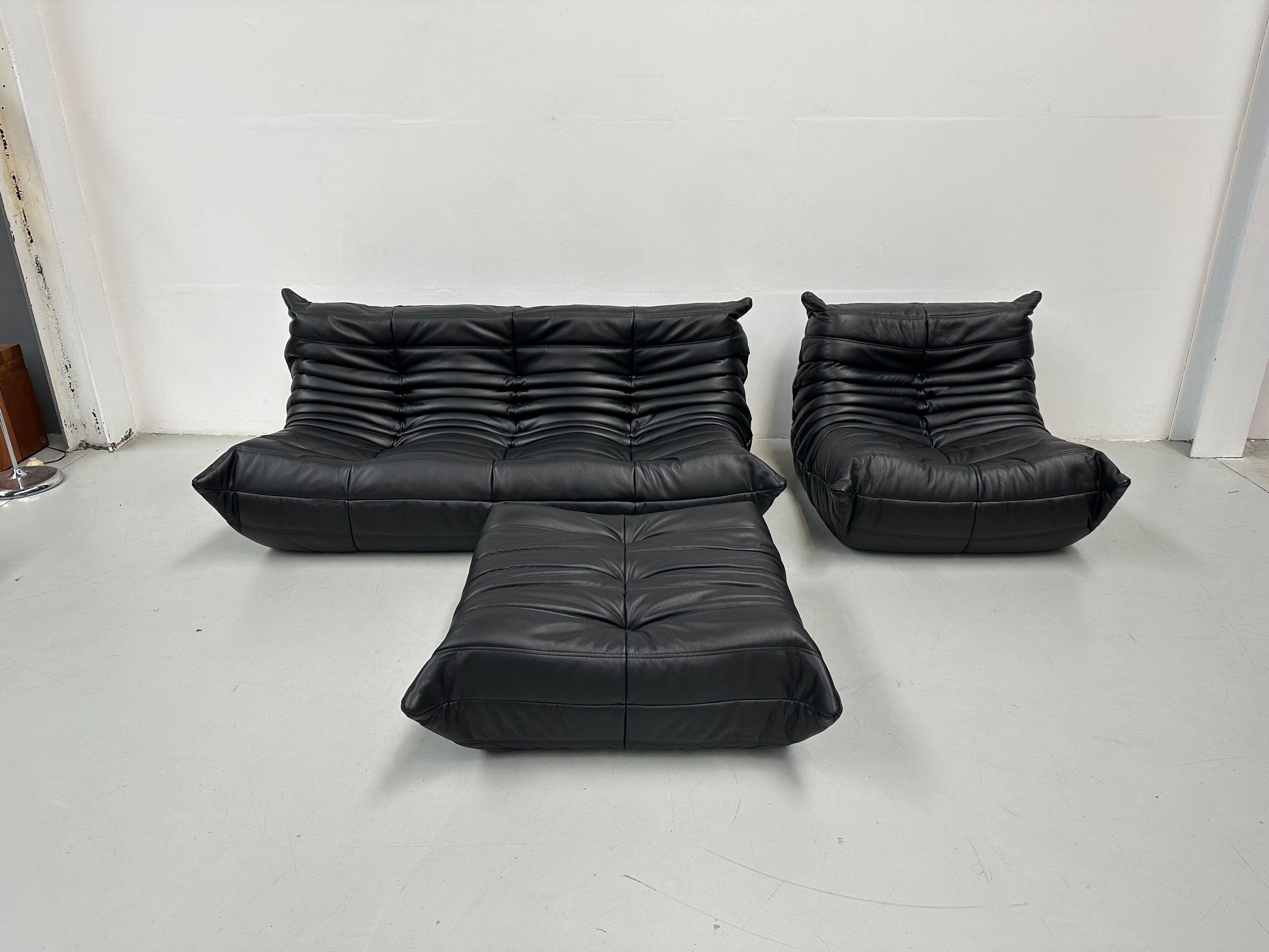 Französisch Schwarzes Leder Togo Wohnzimmerset  von Michel Ducaroy für Ligne Roset. 6