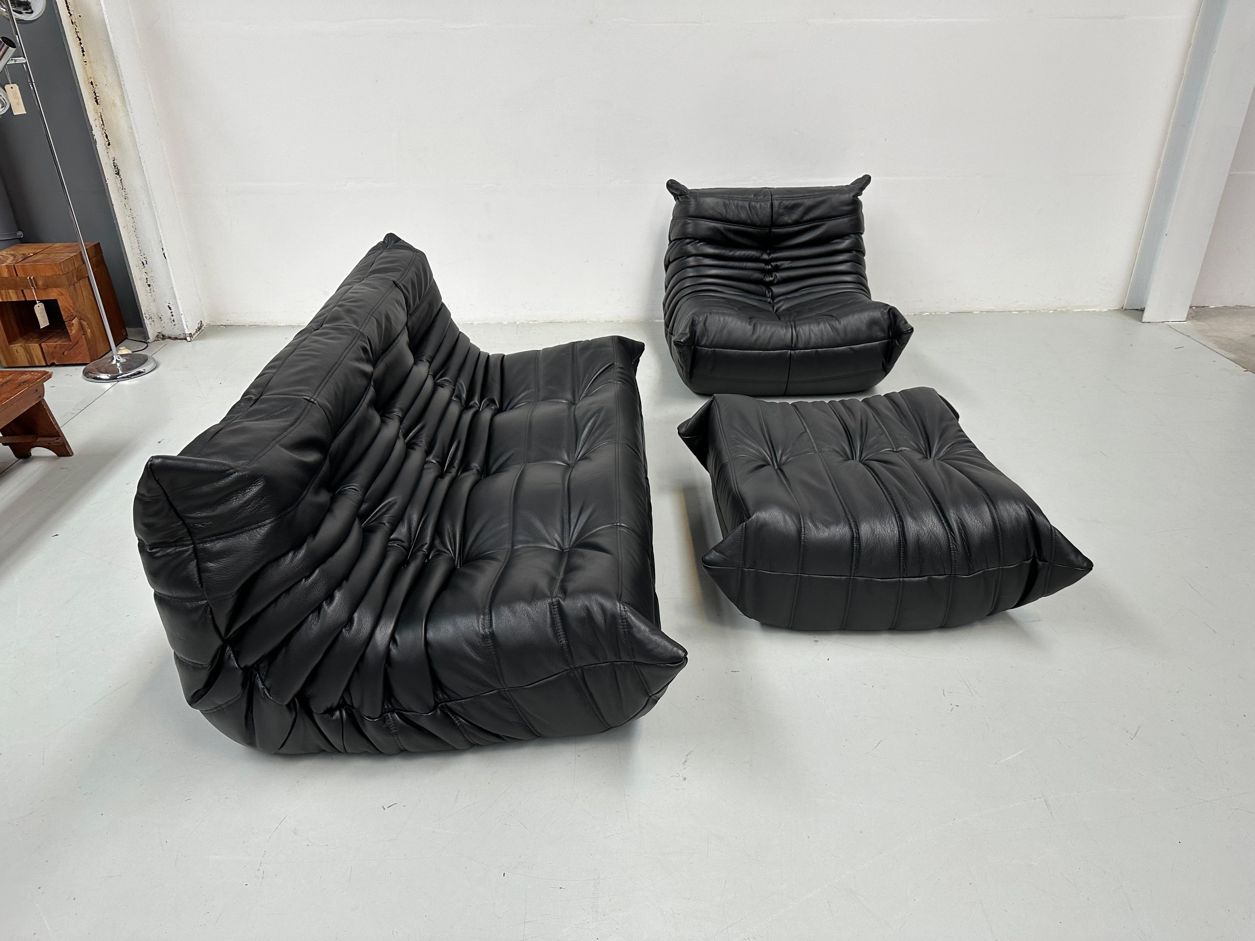 Französisch Schwarzes Leder Togo Wohnzimmerset  von Michel Ducaroy für Ligne Roset. 9