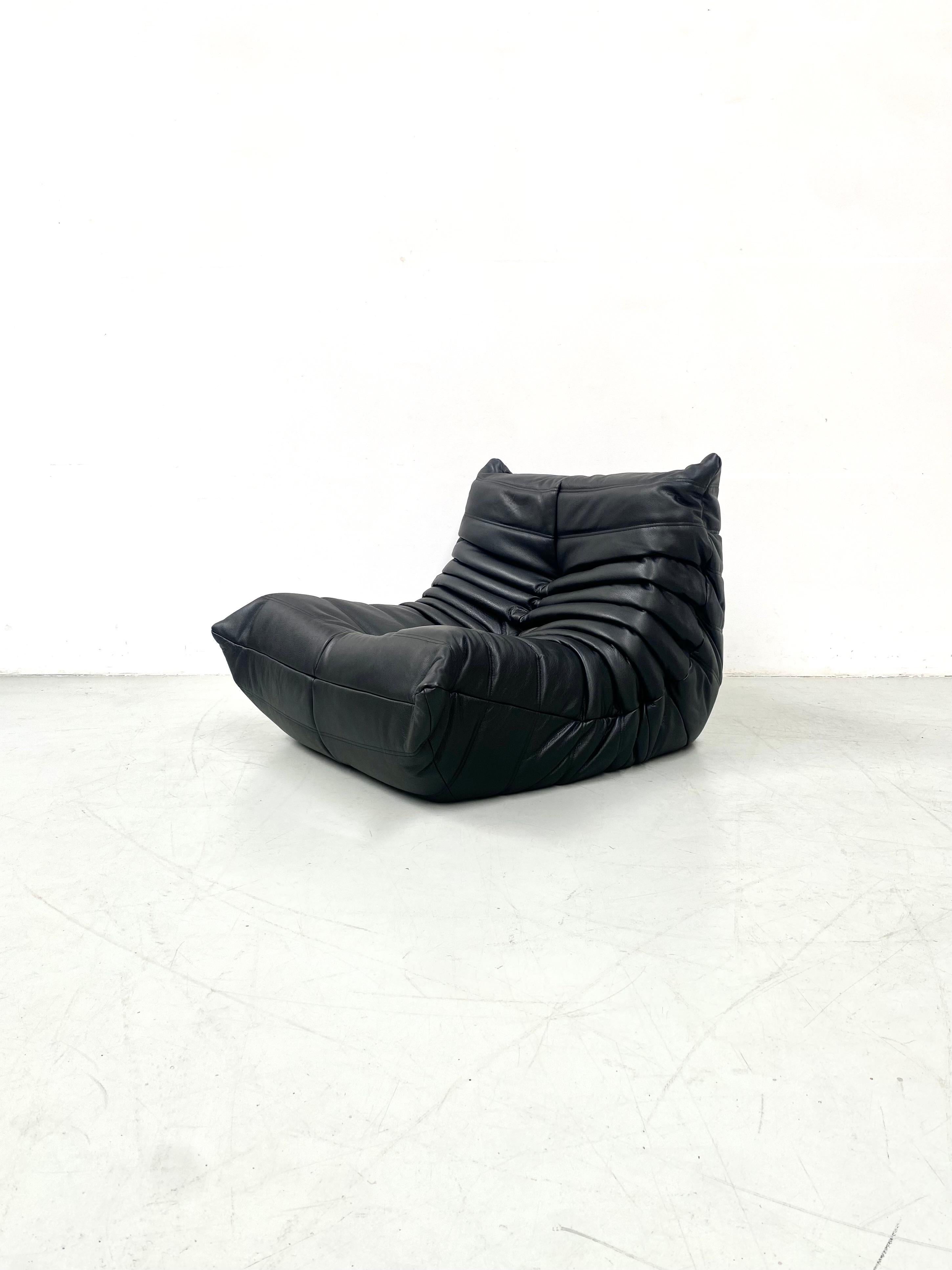 Französisch Schwarzes Leder Togo Wohnzimmerset  von Michel Ducaroy für Ligne Roset. 15