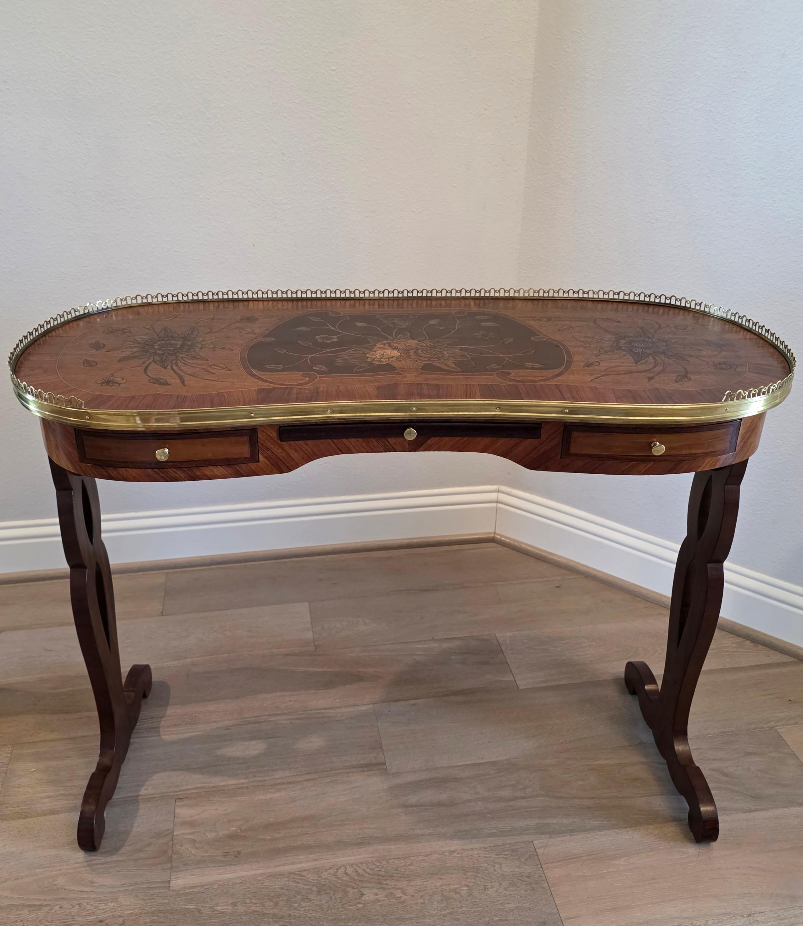Antique Table à écrire de style Louis XVI à chevalet en laiton doré (a) Gallery Bon état - En vente à Forney, TX
