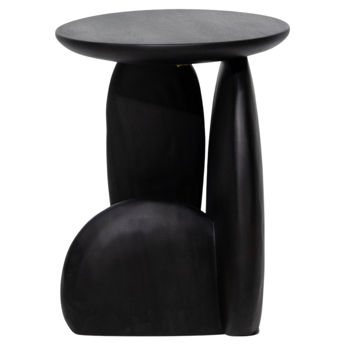 Pebble-Hocker Typ 02, anthrazitfarbenes schwarzes Affen Pod-Holz