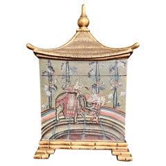 Dekorative Schatulle in Pagodenform im Stil der chinesischen Chinoiserie des 21. Jahrhunderts, Chels zugeschrieben