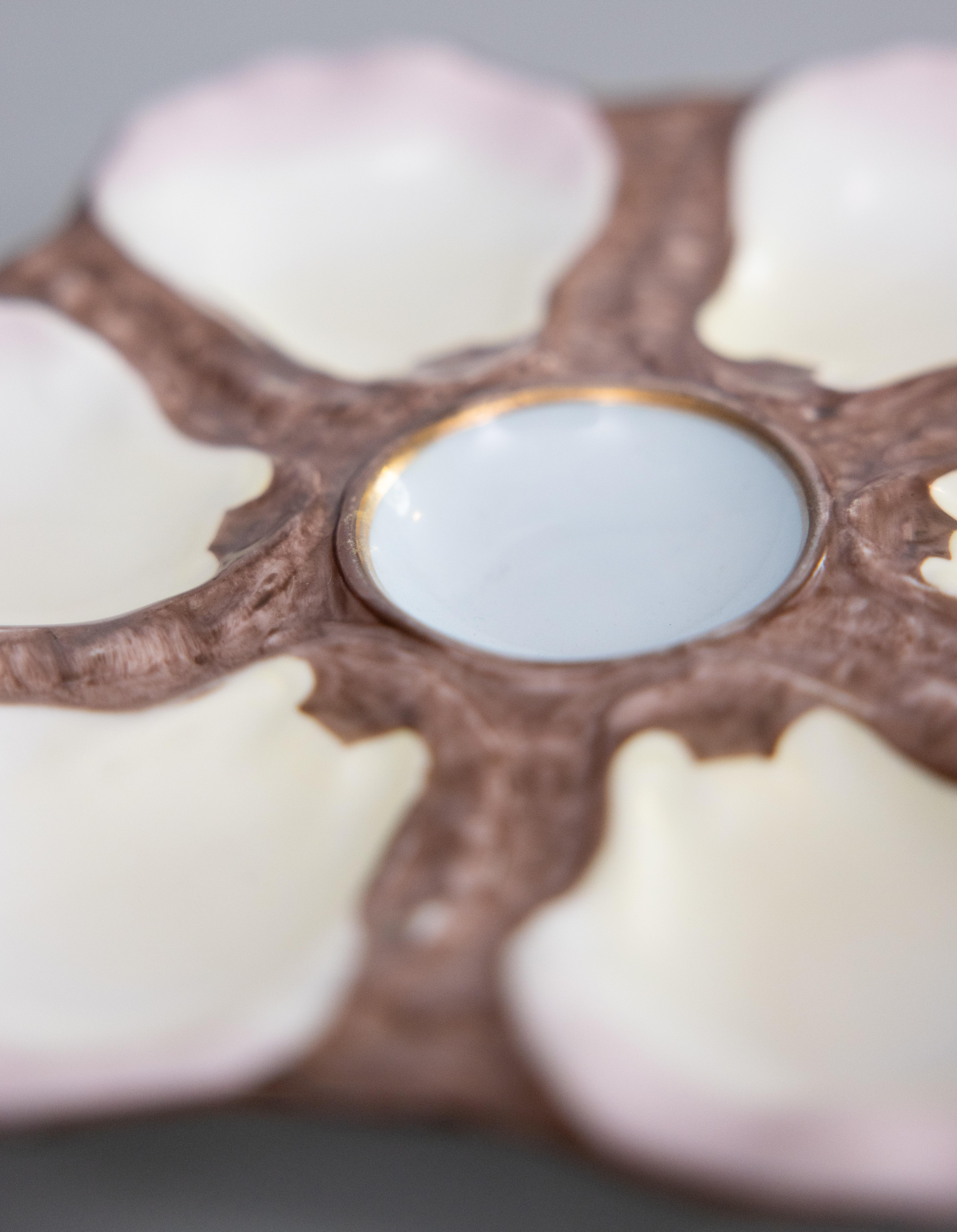 Assiette à huîtres en porcelaine majolique française du 19e siècle Bon état - En vente à Pearland, TX