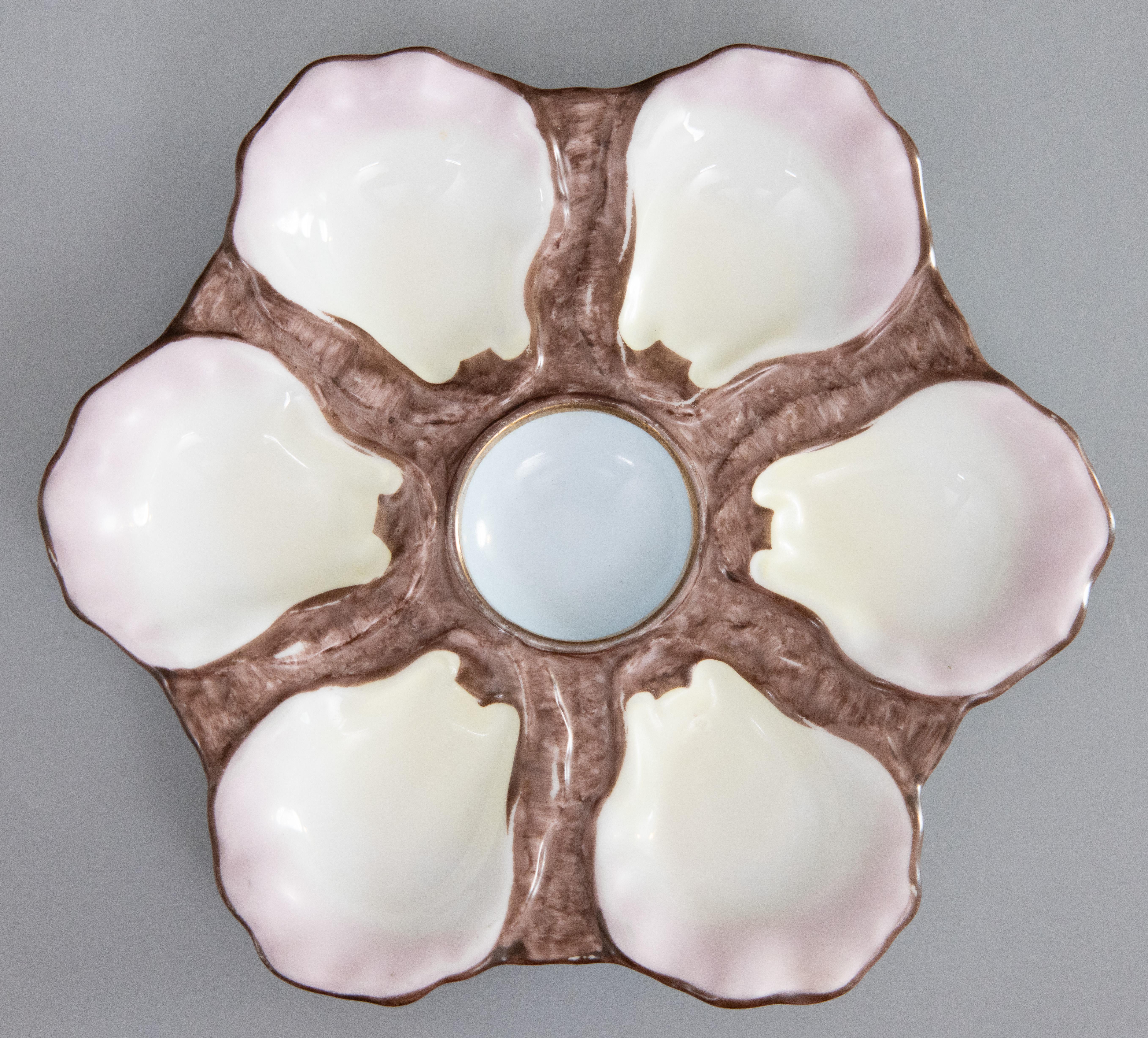 Porcelaine Assiette à huîtres en porcelaine majolique française du 19e siècle en vente