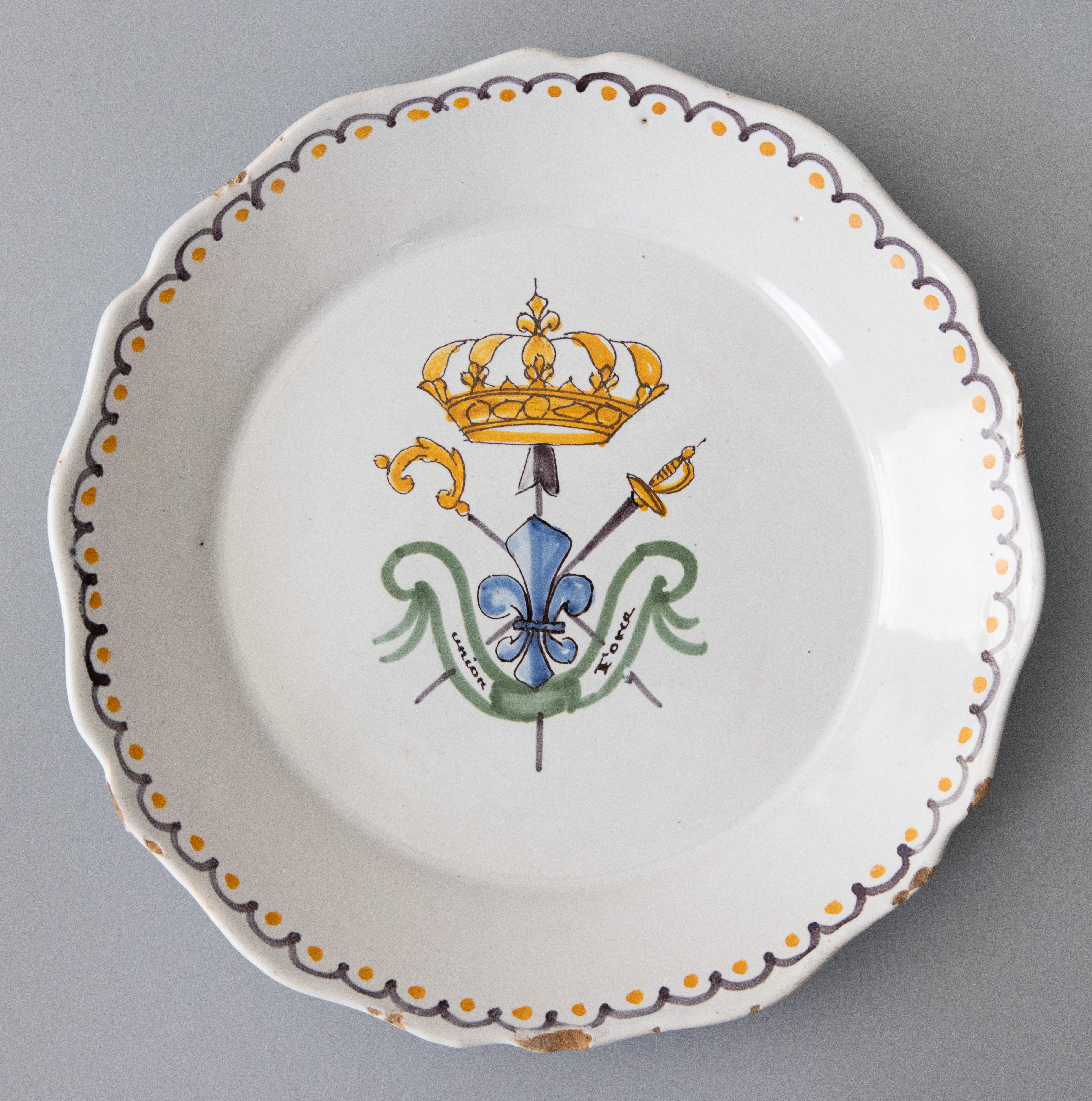 XVIIIe siècle et antérieur Plat révolutionnaire en faïence polychrome étamée de Nevers du XVIIIe siècle en vente