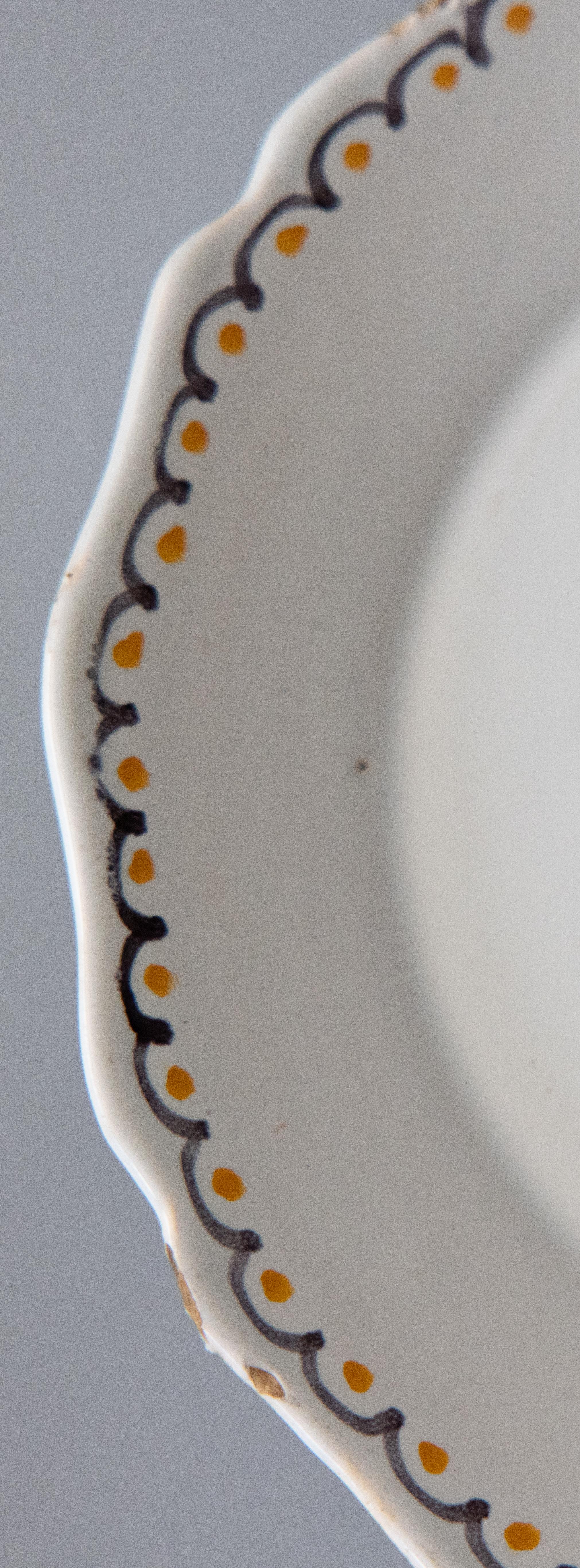 Cuit Plat révolutionnaire en faïence polychrome étamée de Nevers du XVIIIe siècle en vente