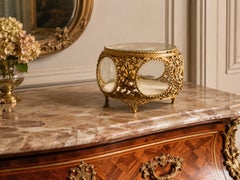 Antike französische Schmuckschatulle aus vergoldetem Bronze mit facettiertem Glas