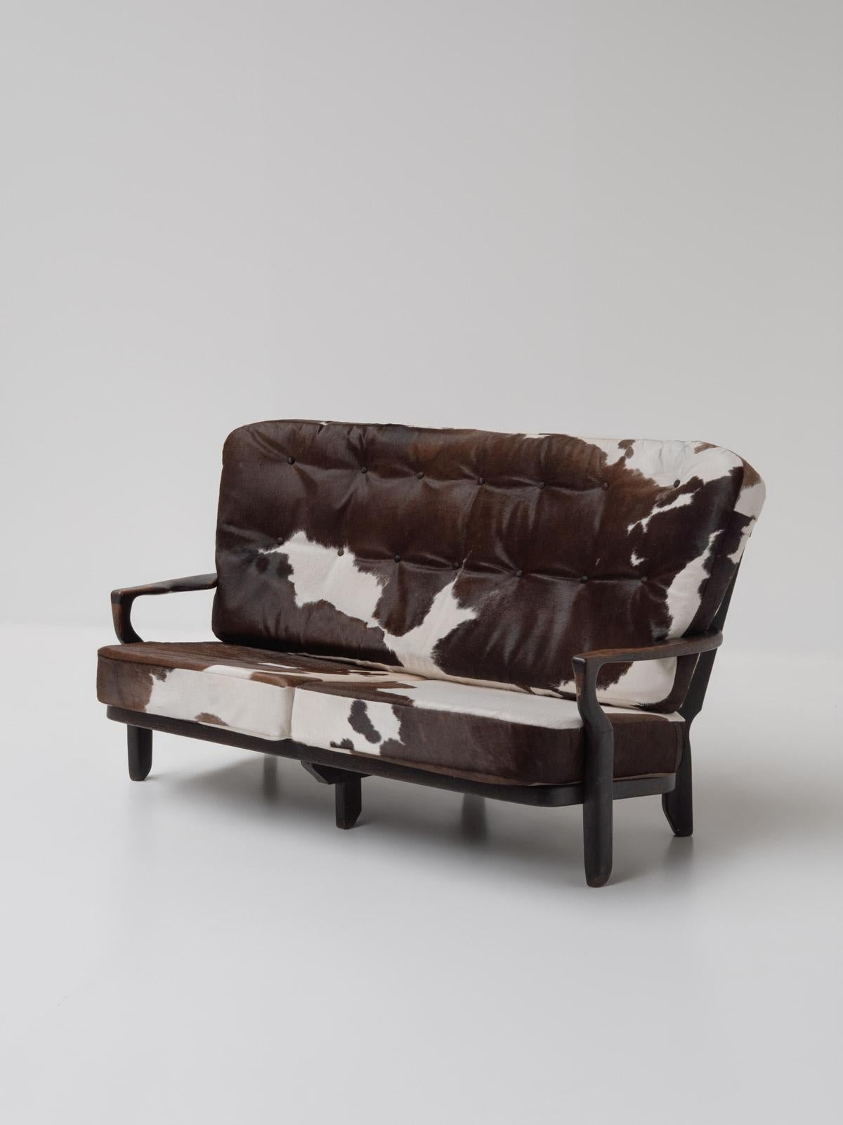 Milieu du XXe siècle Canapé Juliette en peau de vache par Guillerme et Chambron, 1960s en vente