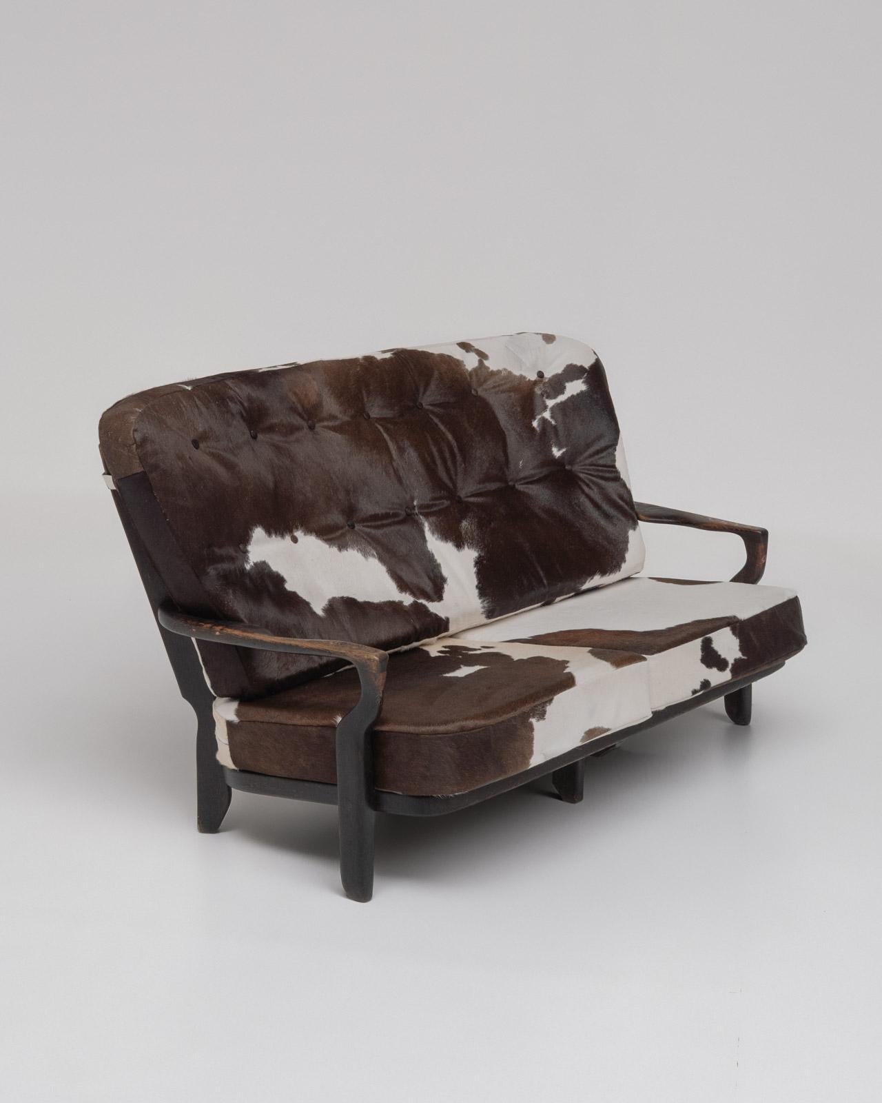 Mid-Century Modern Canapé Juliette en peau de vache par Guillerme et Chambron, 1960s en vente