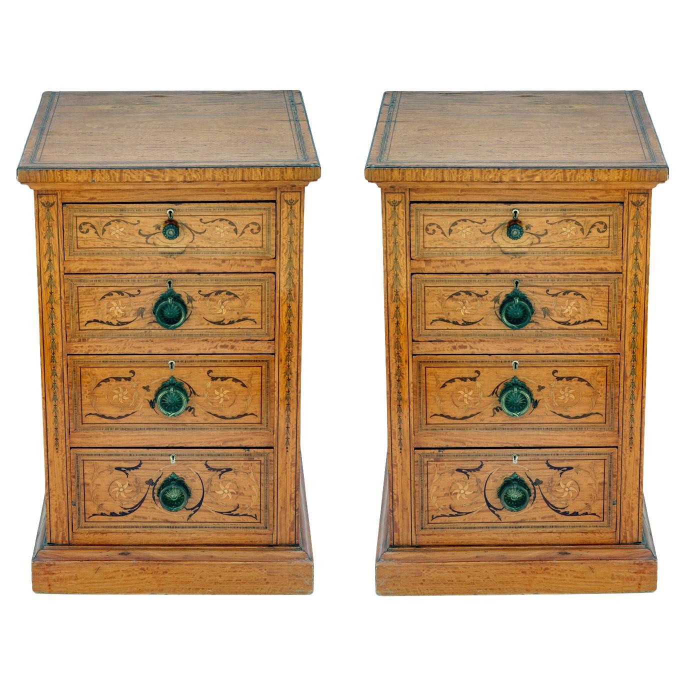 Schlanke edwardianische Kommoden; ein Paar im Angebot