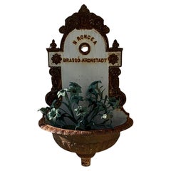 Urne victorienne française remplie de bouquets de lys en bronze/laiton patiné