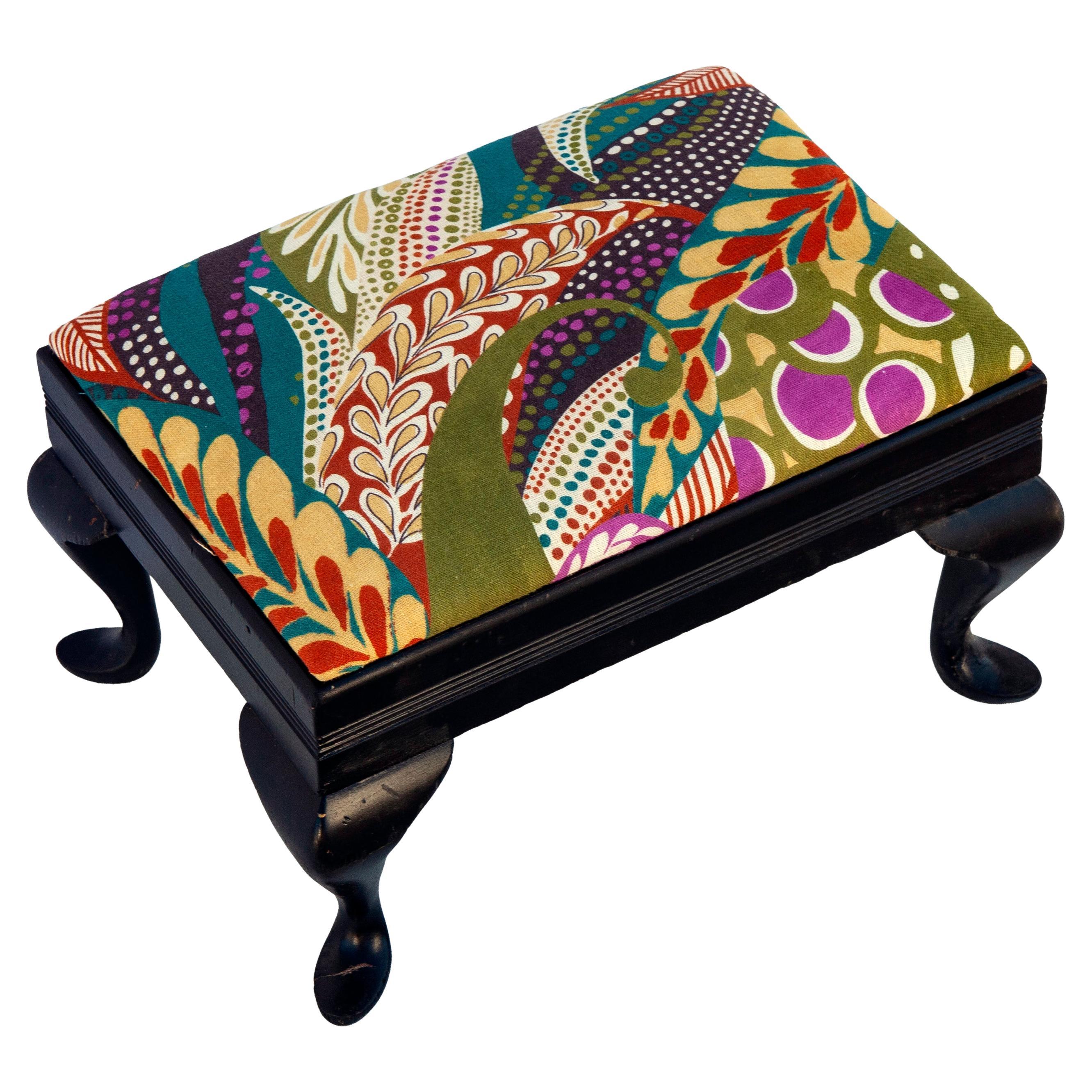 Zany Clarence House Printed Linen Fabric on Ebony Footstool en venta