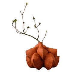 Vaso scultoreo ucraino contemporaneo in terracotta Mama di Voznicki