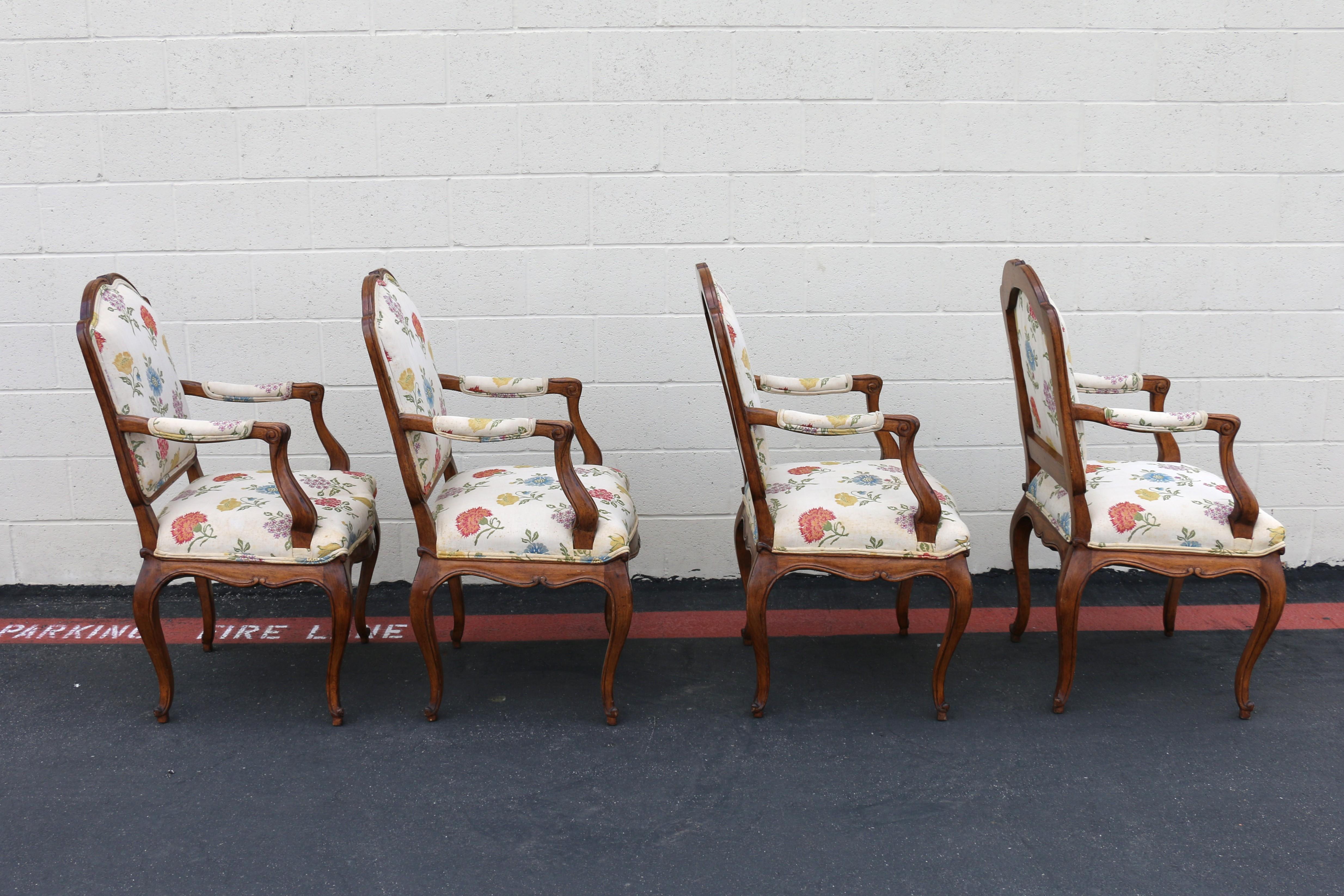 Stile provenzale Set di quattro poltrone da pranzo in stile Luigi XV francese vintage in vendita
