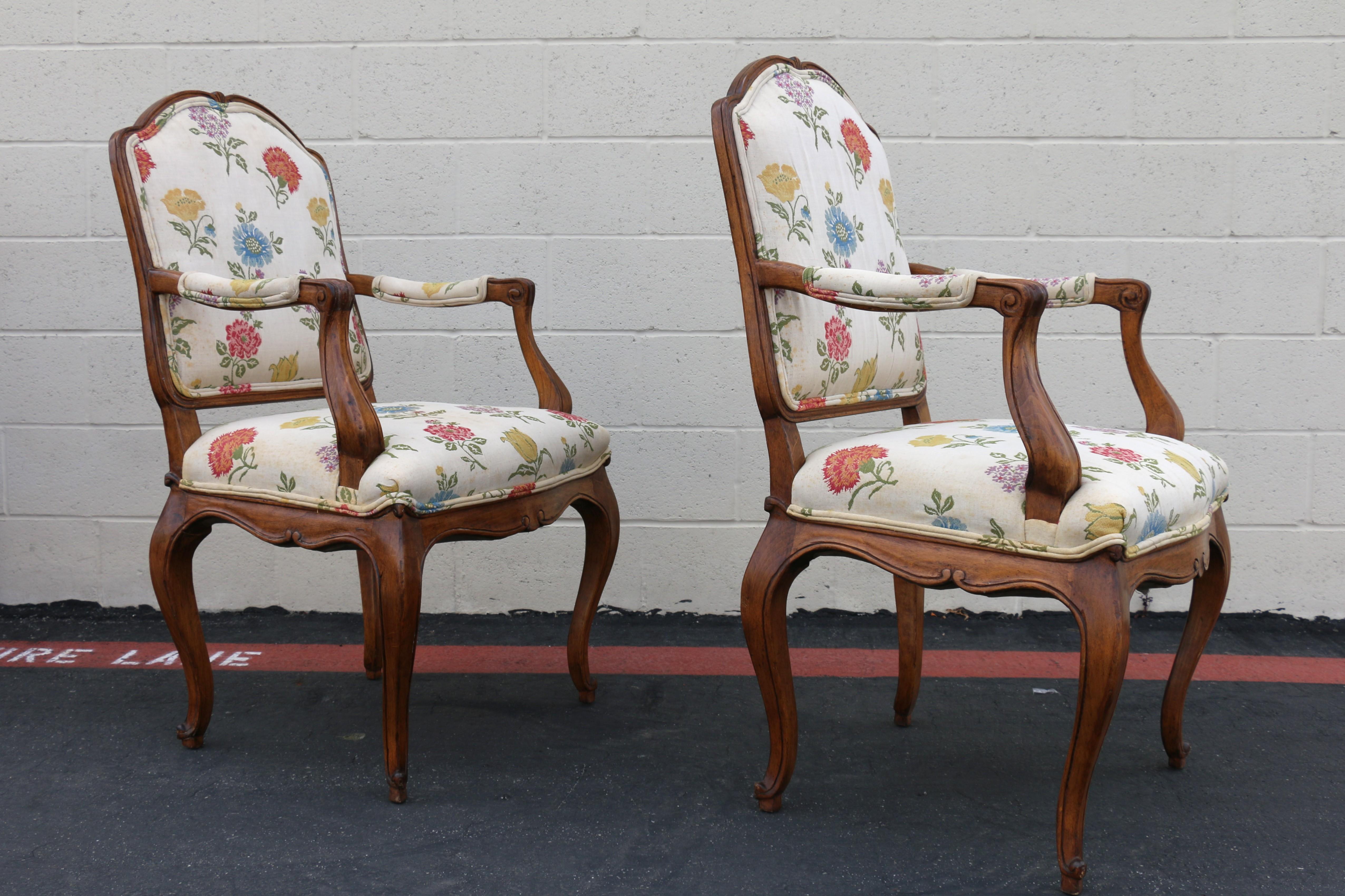 Français Paire de fauteuils vintage de style Louis XV provincial français en vente