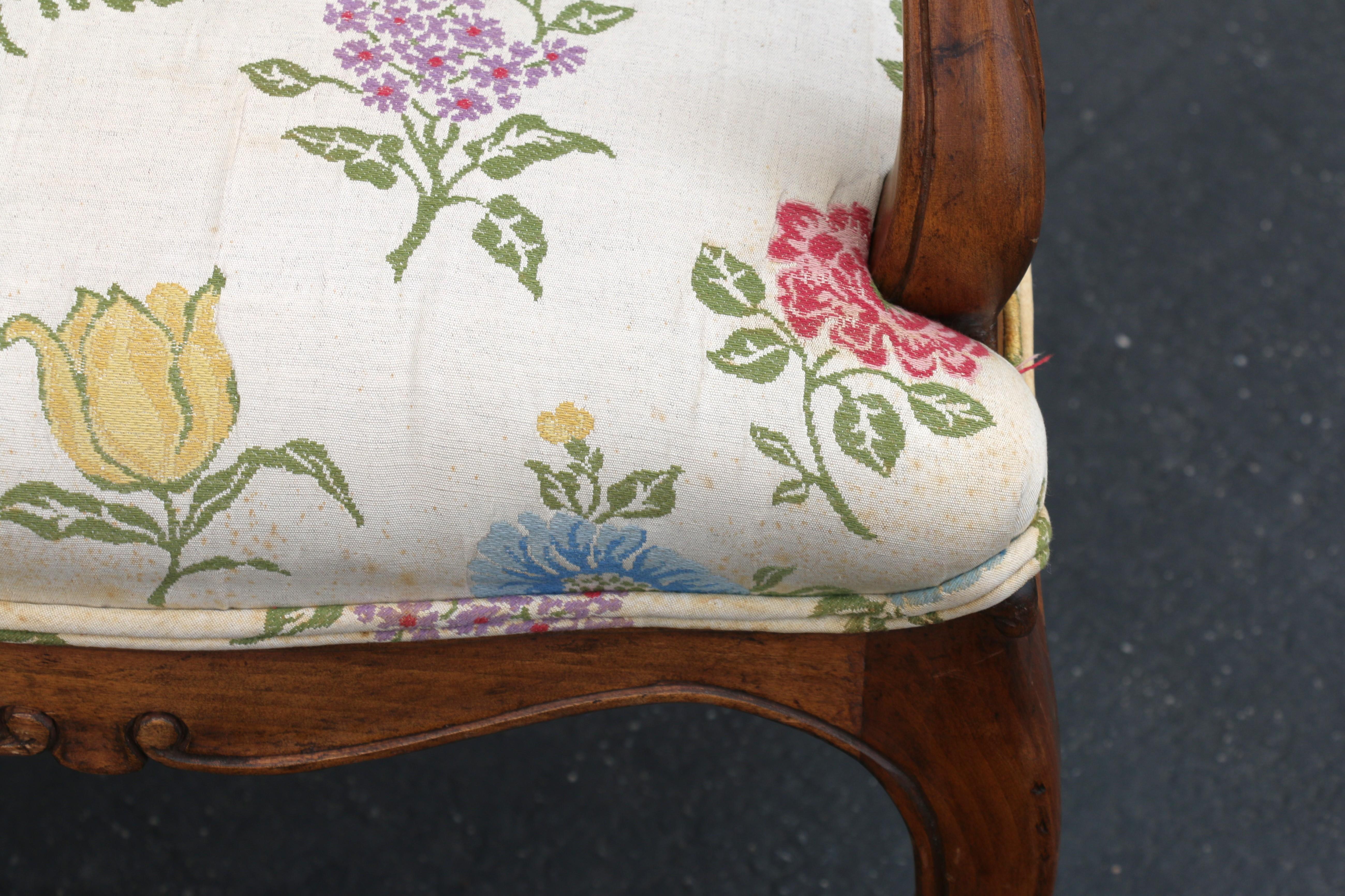 Paire de fauteuils vintage de style Louis XV provincial français en vente 8