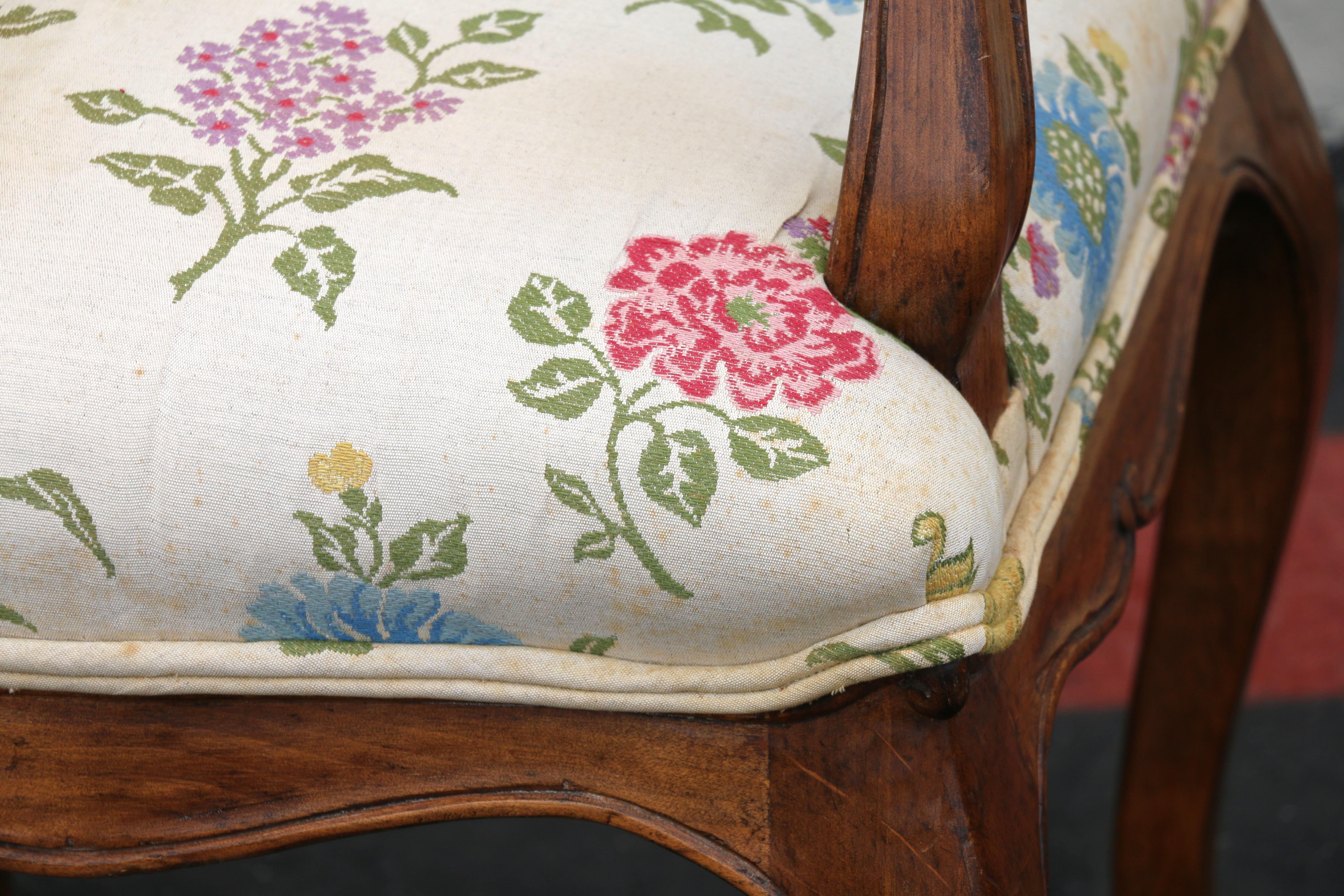 Paire de fauteuils vintage de style Louis XV provincial français en vente 5
