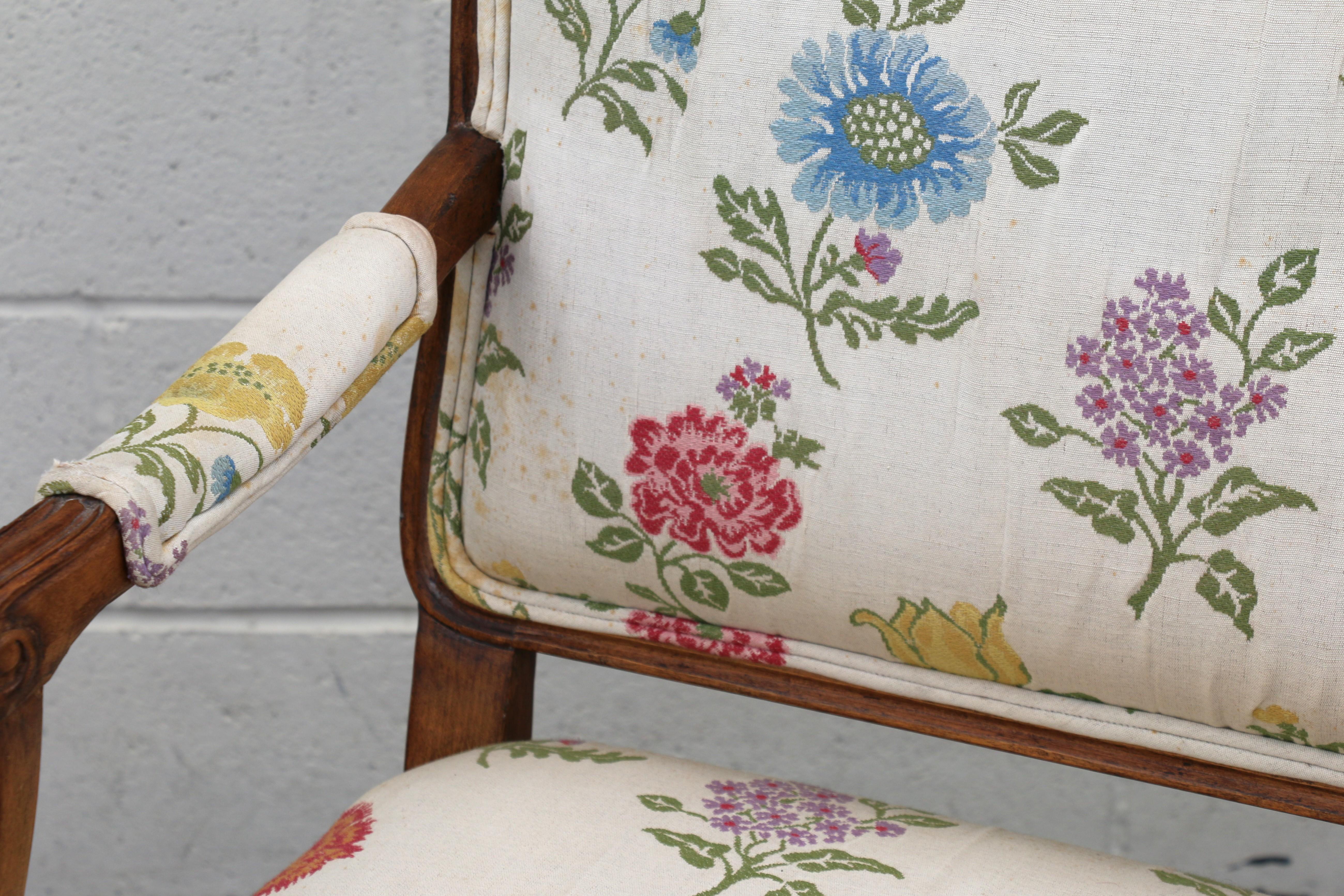 Paire de fauteuils vintage de style Louis XV provincial français en vente 7