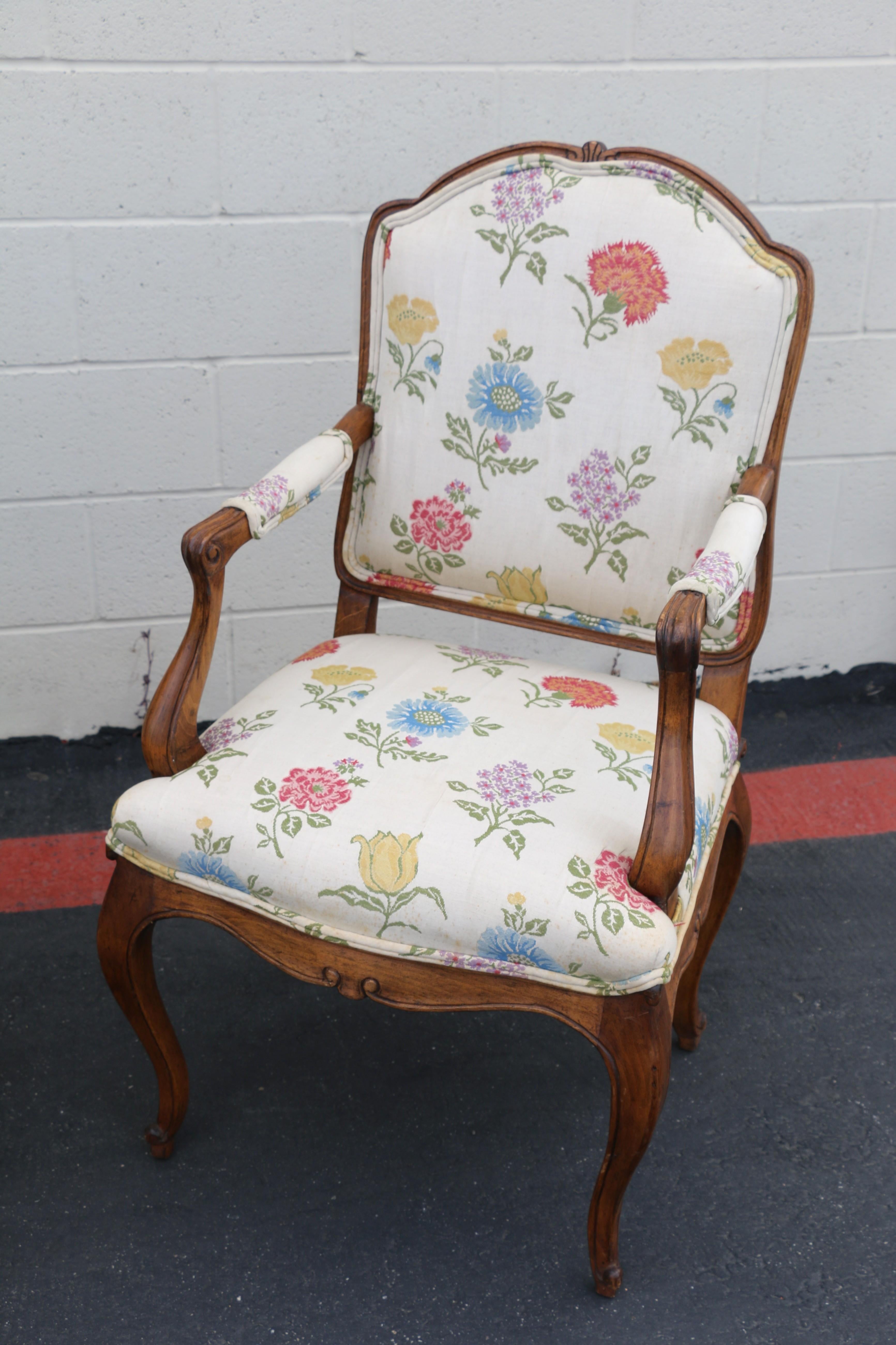 Paire de fauteuils vintage de style Louis XV provincial français en vente 13