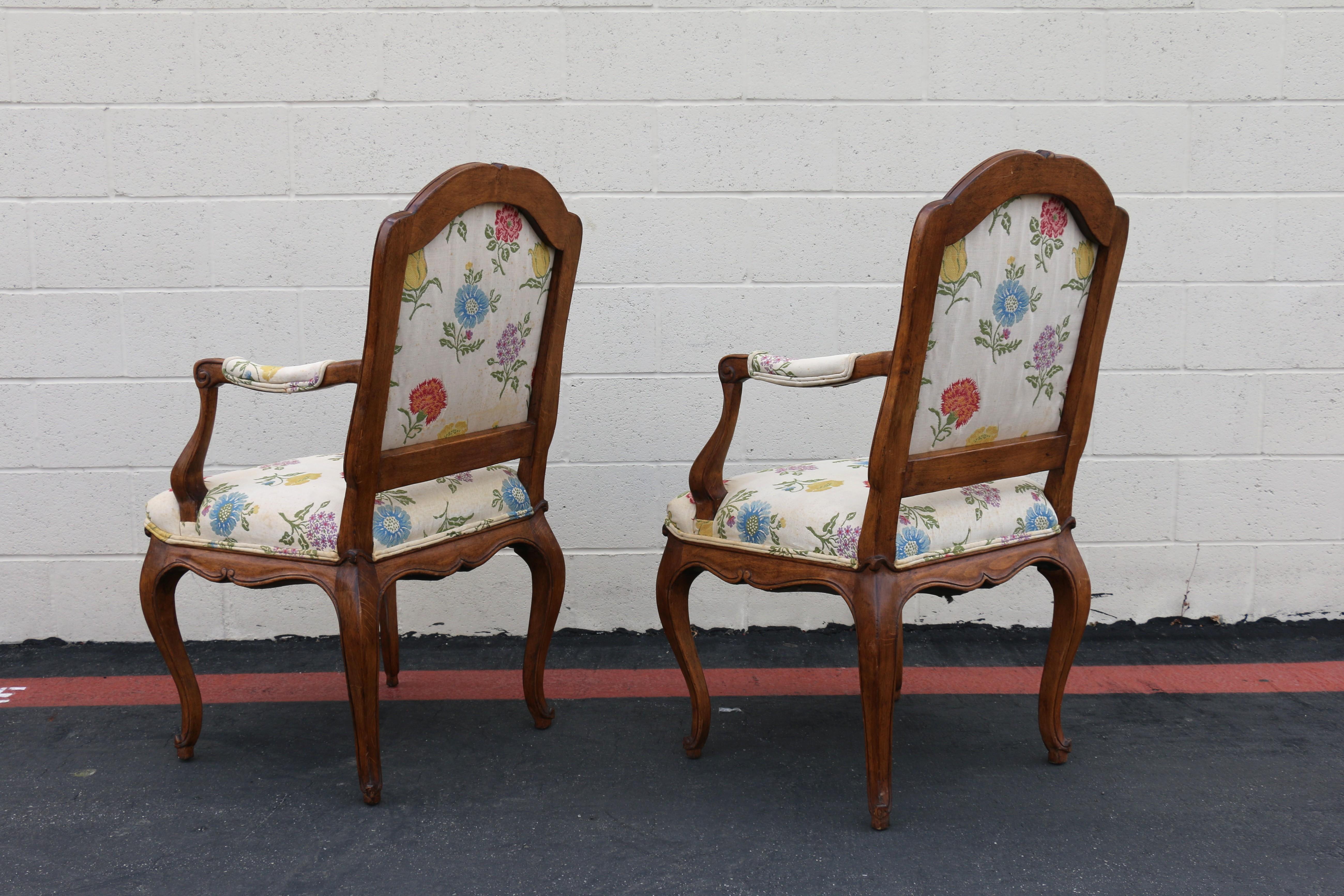Bois Paire de fauteuils vintage de style Louis XV provincial français en vente
