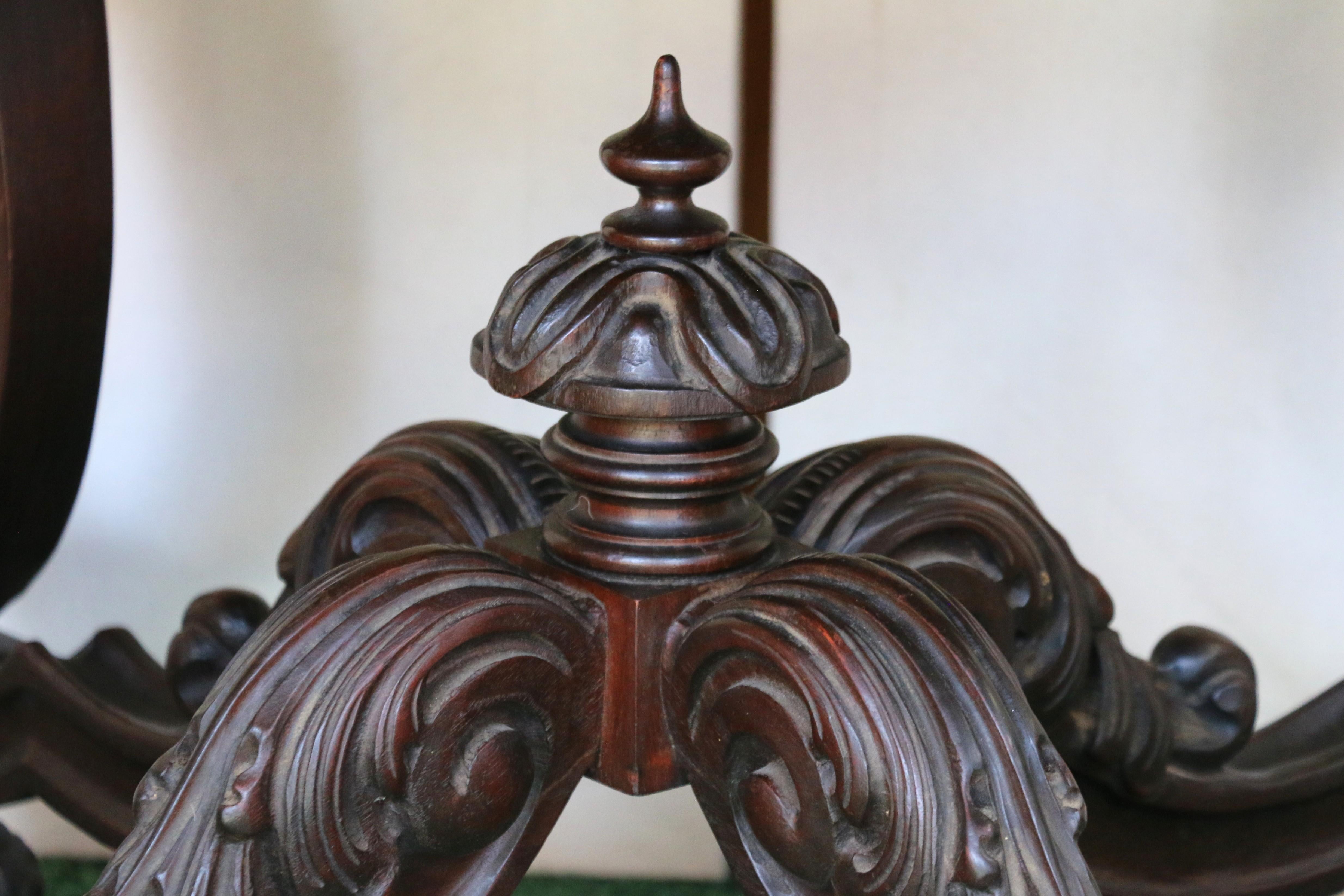 Table centrale victorienne ancienne en ronce de noyer en vente 6