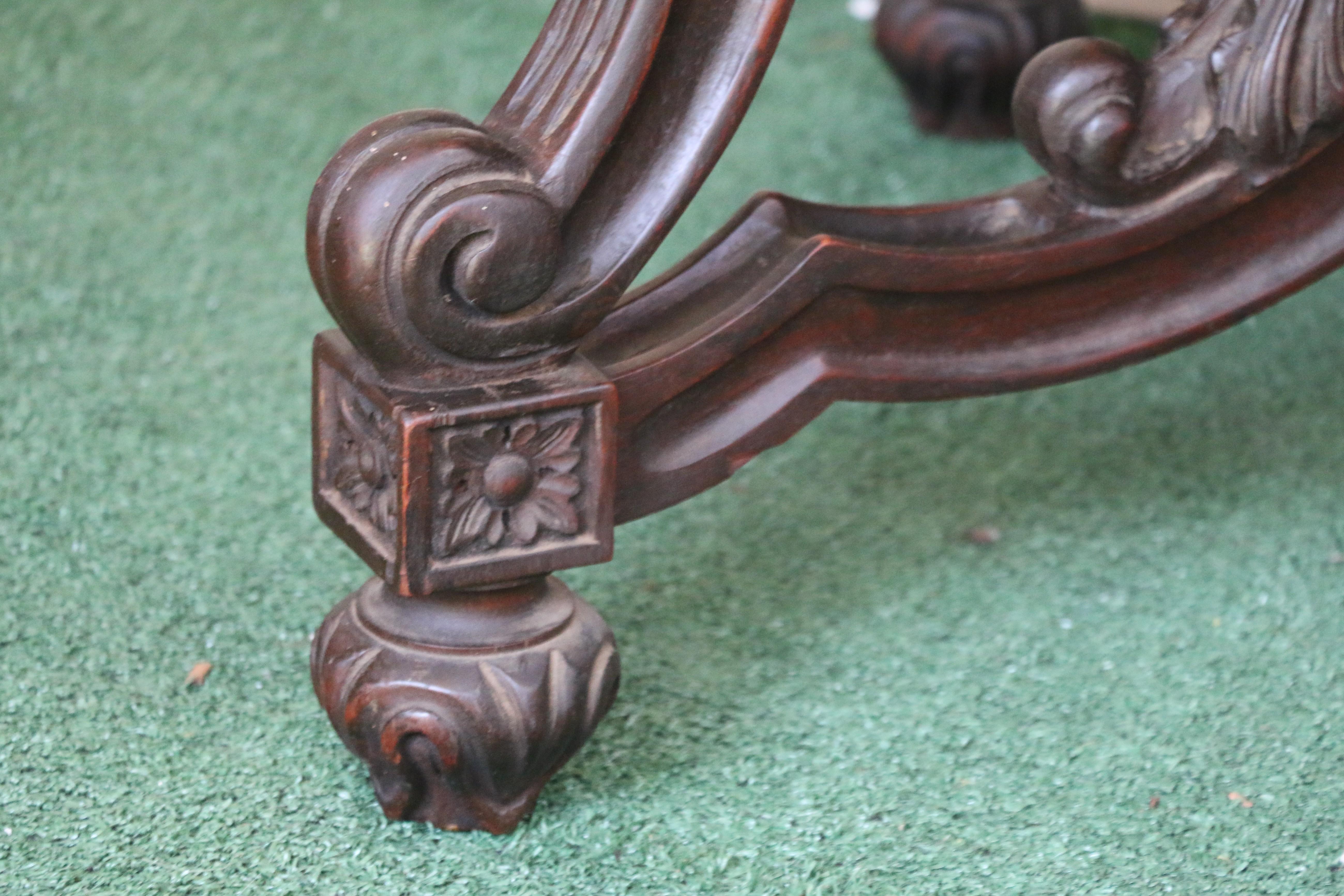 Table centrale victorienne ancienne en ronce de noyer en vente 4